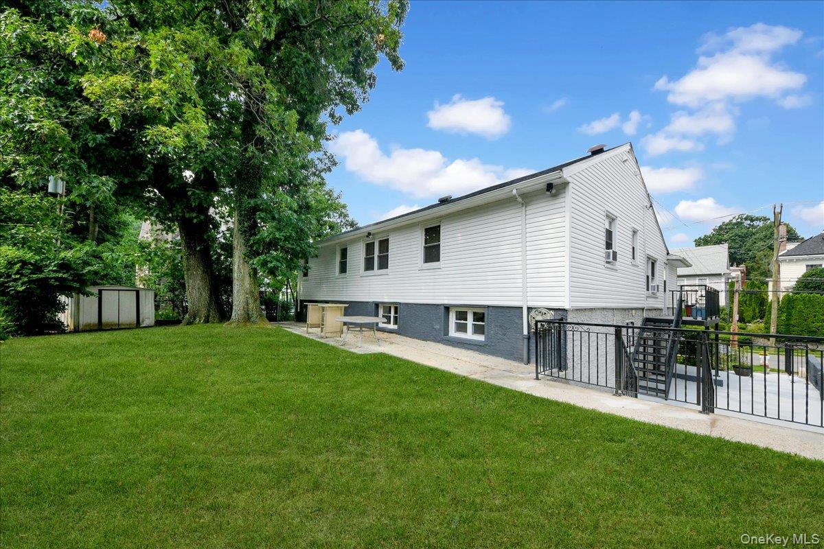 238 Van Cortlandt Park Avenue Property Photo 24