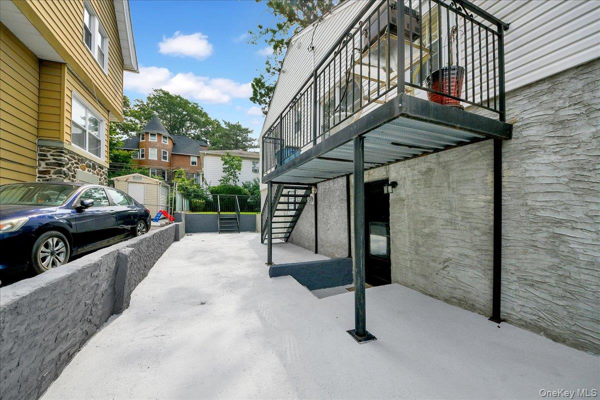 238 Van Cortlandt Park Avenue Property Photo 25
