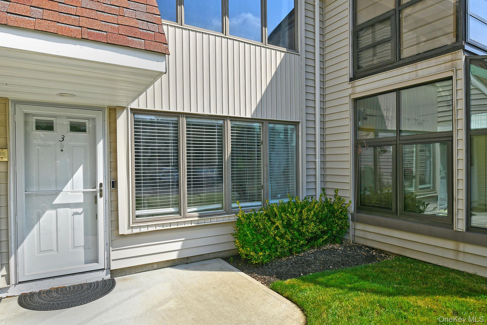 20 Laurel Avenue 3 Property Photo 4