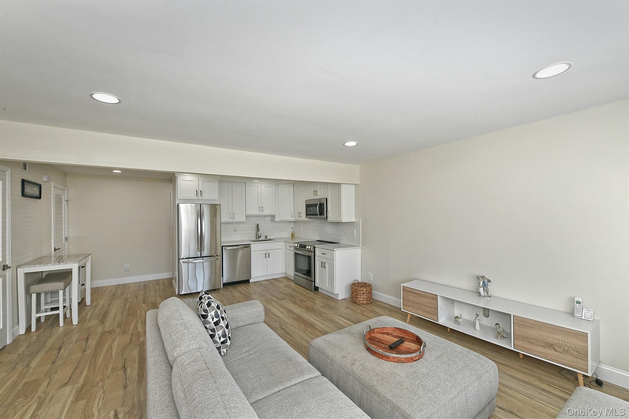 20 Laurel Avenue 3 Property Photo 7