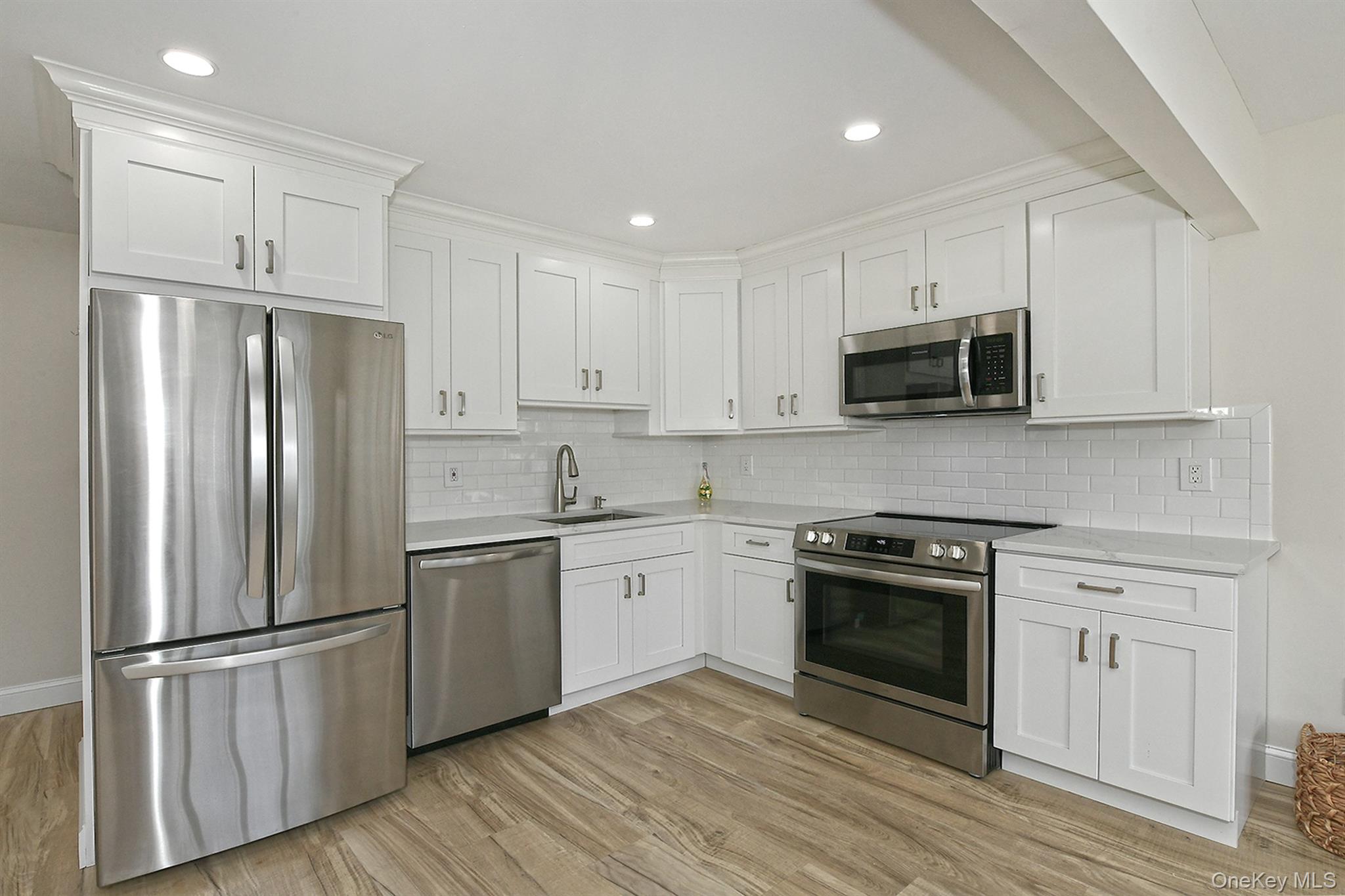 20 Laurel Avenue 3 Property Photo 8