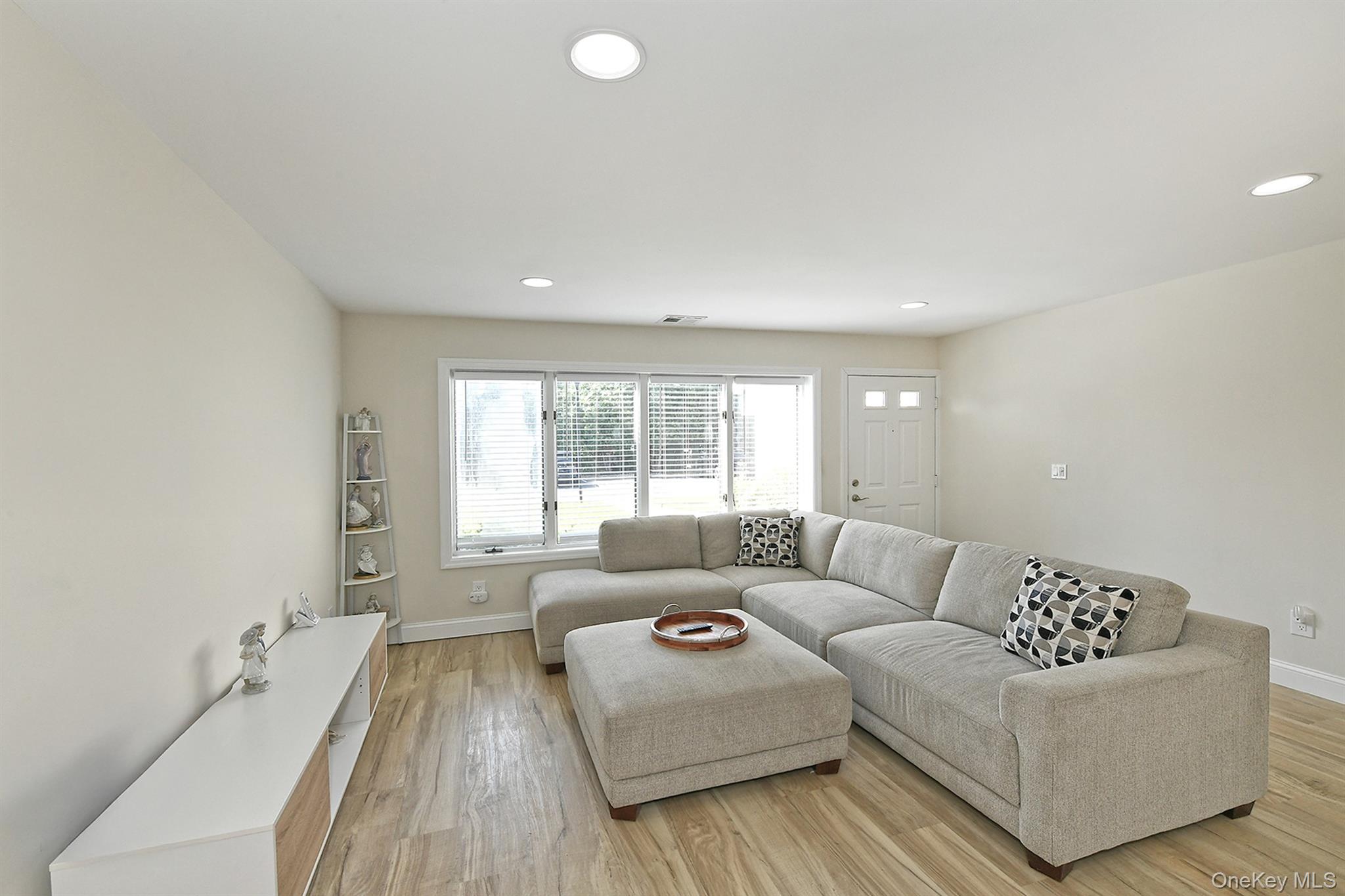 20 Laurel Avenue 3 Property Photo 9