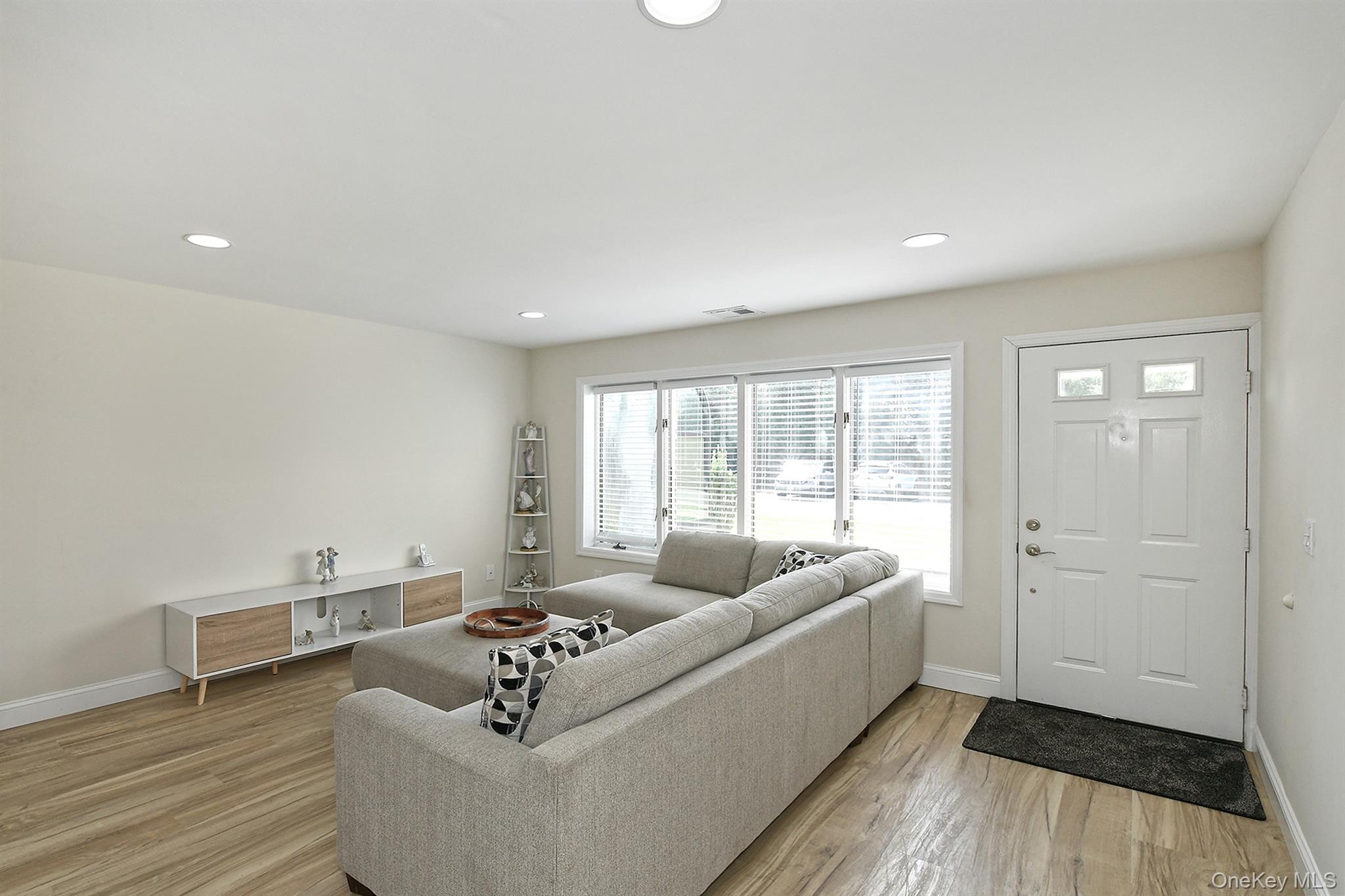 20 Laurel Avenue 3 Property Photo 11