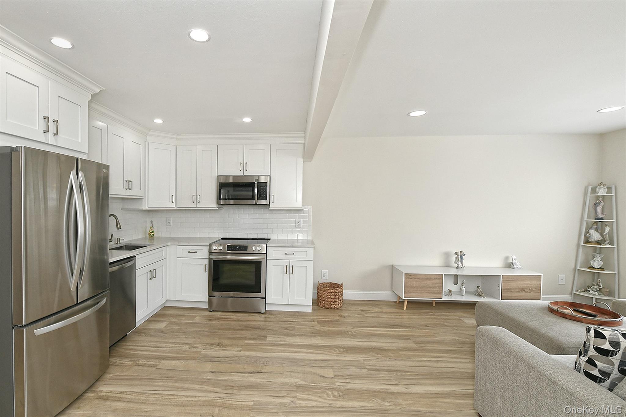20 Laurel Avenue 3 Property Photo 12