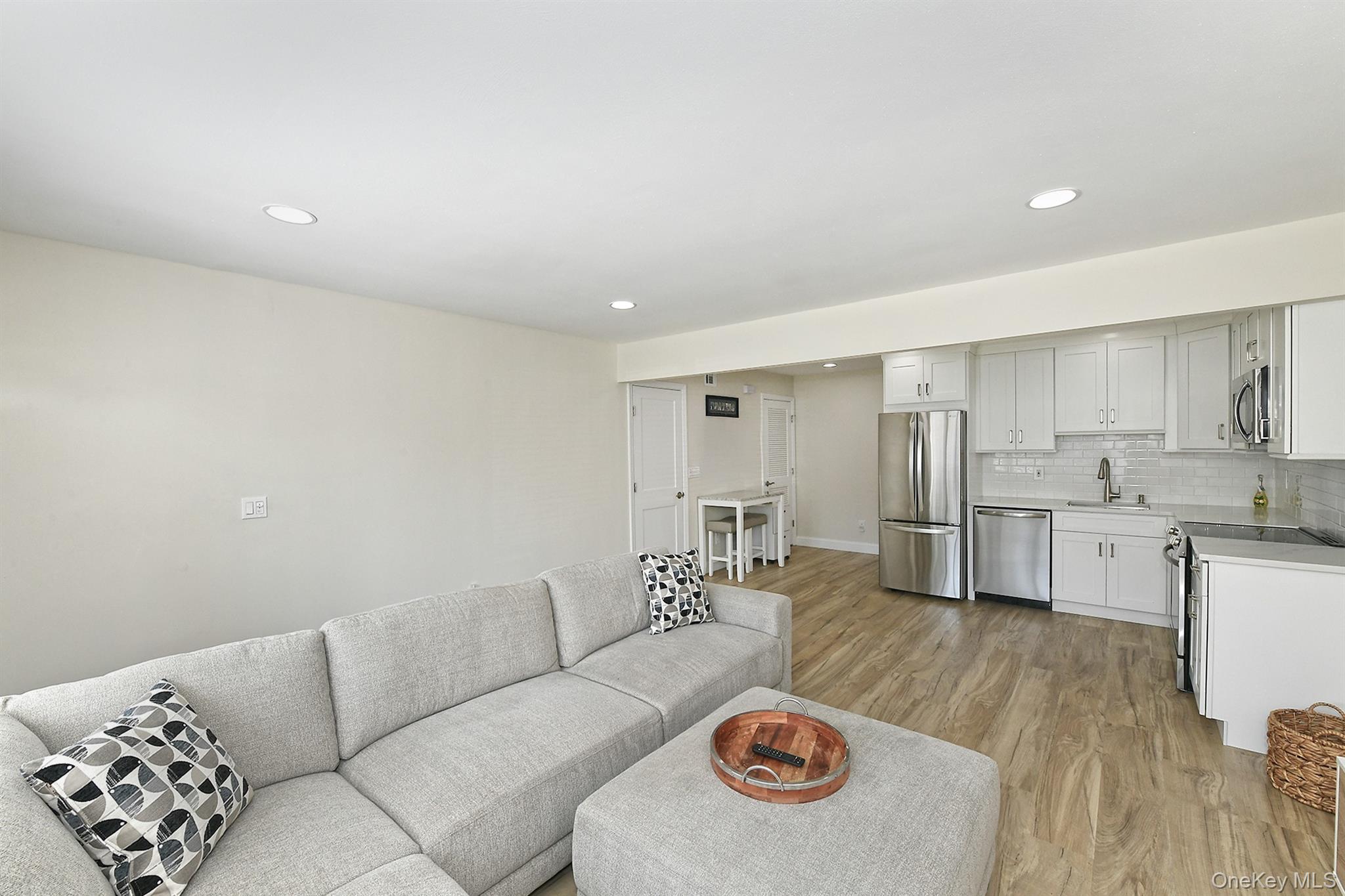 20 Laurel Avenue 3 Property Photo 13