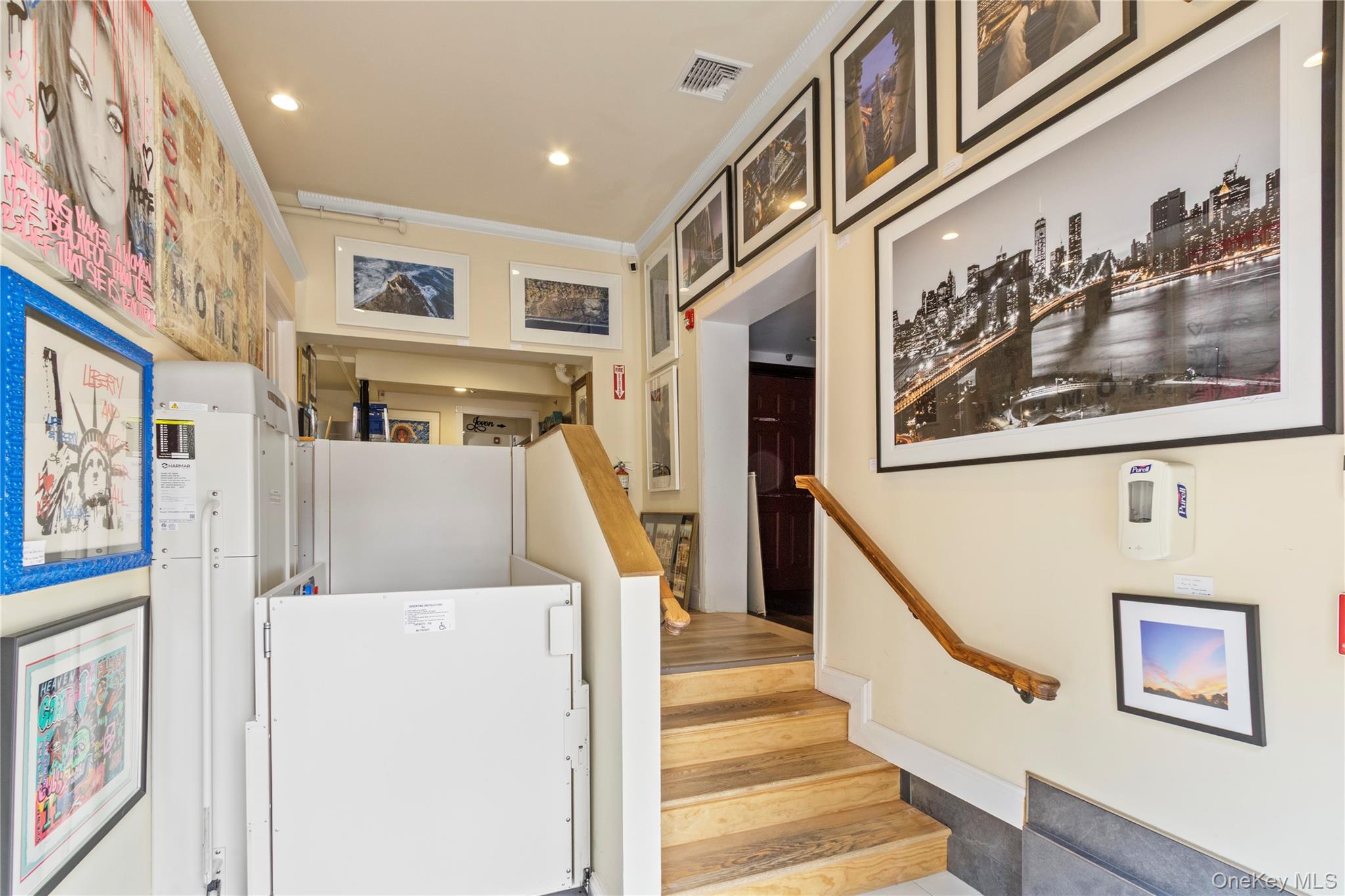 6270 Northern Boulevard Property Photo 10