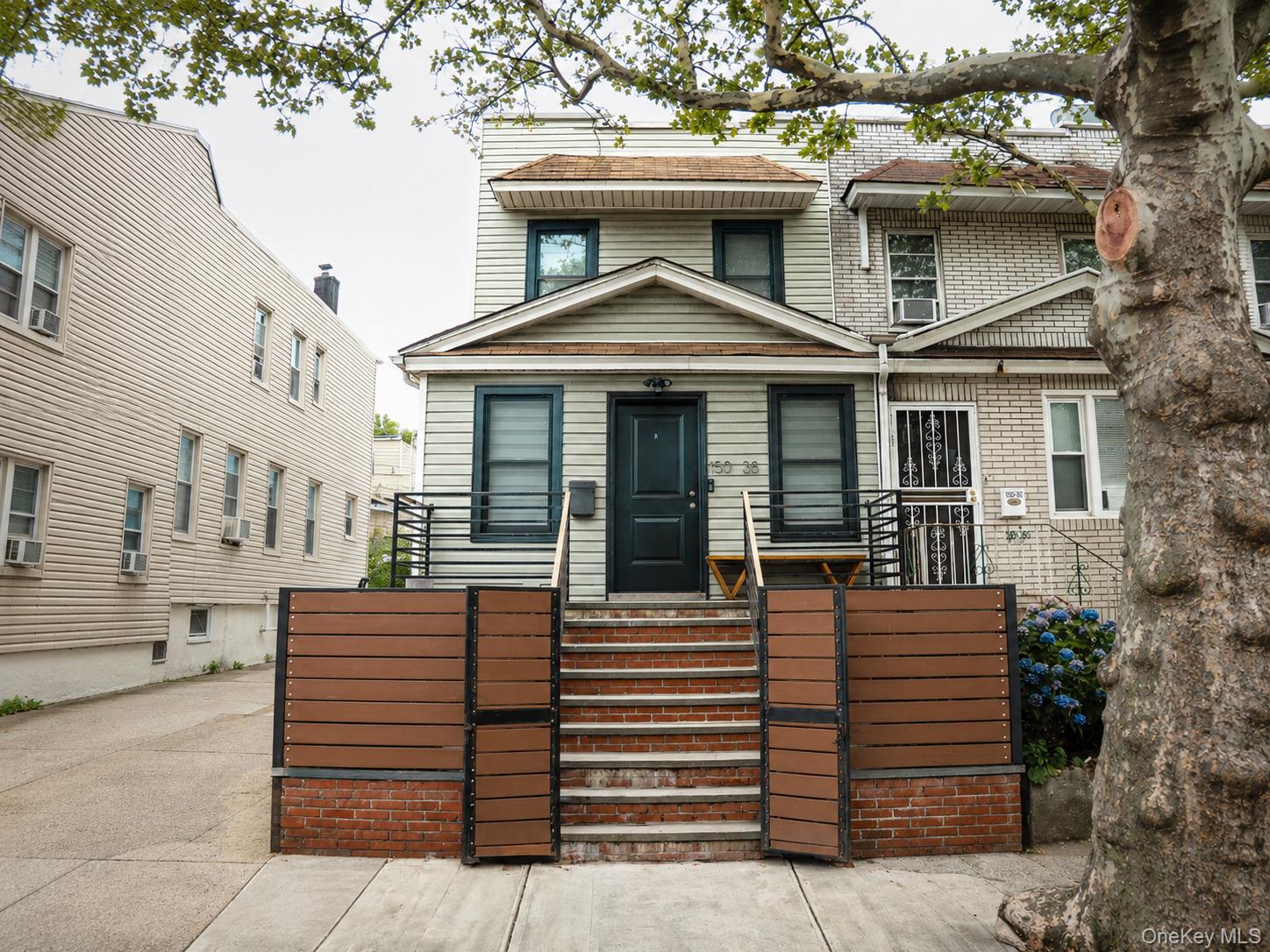 15038 Grand Central Parkway Property Photo 1