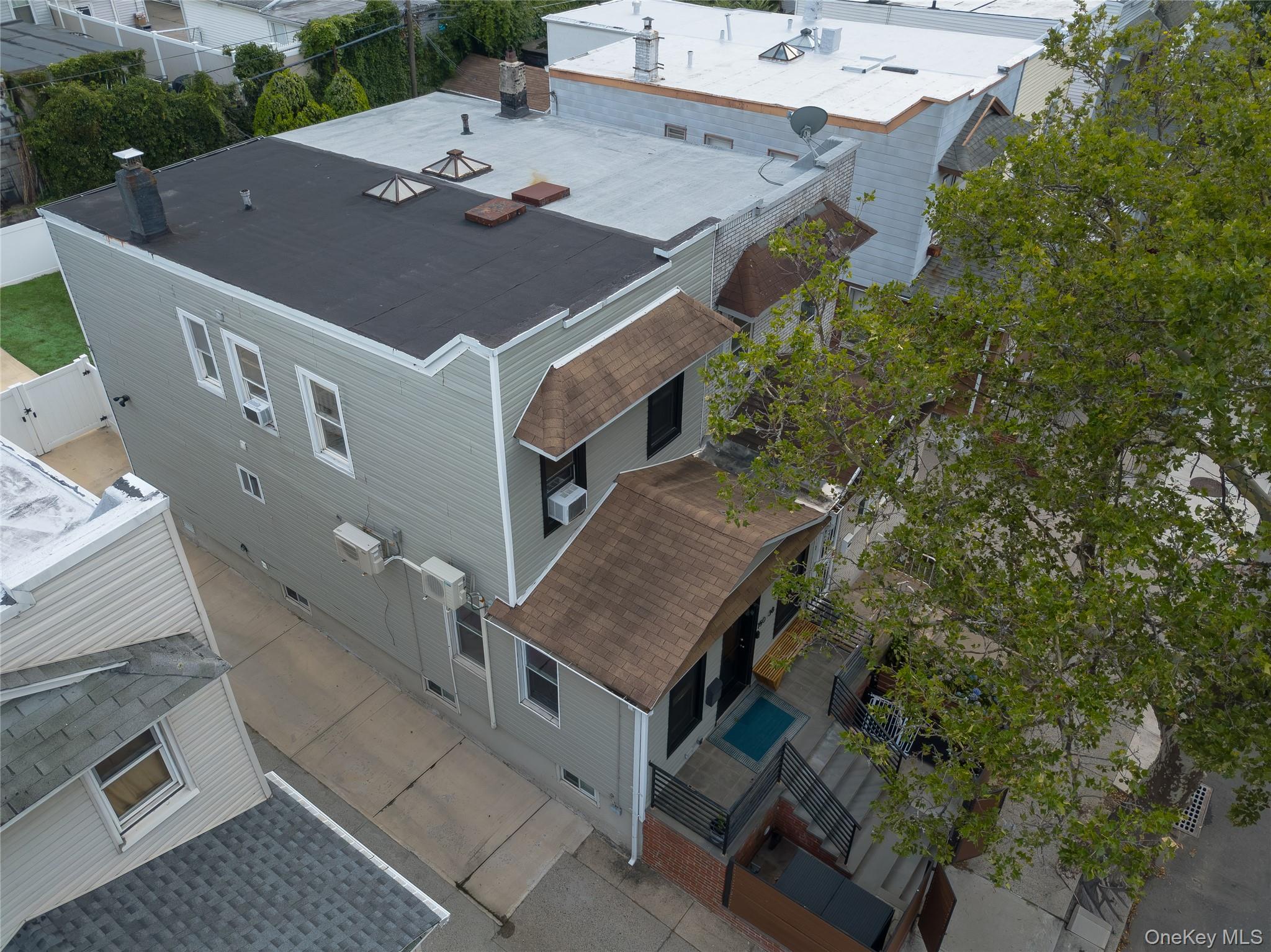 15038 Grand Central Parkway Property Photo 3