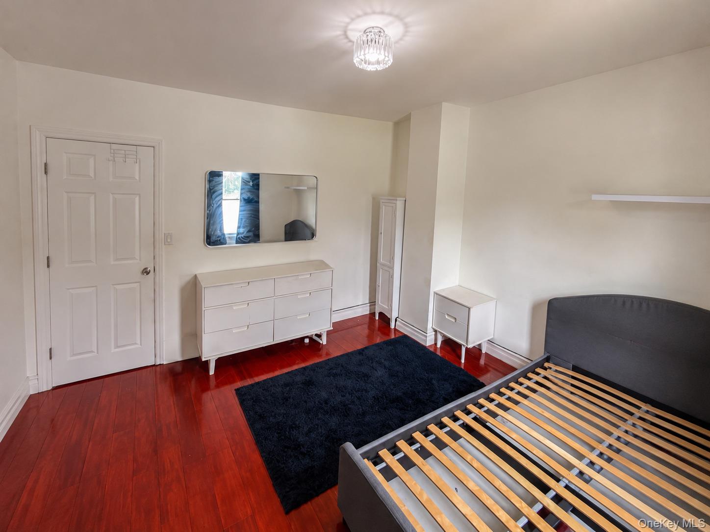 15038 Grand Central Parkway Property Photo 7