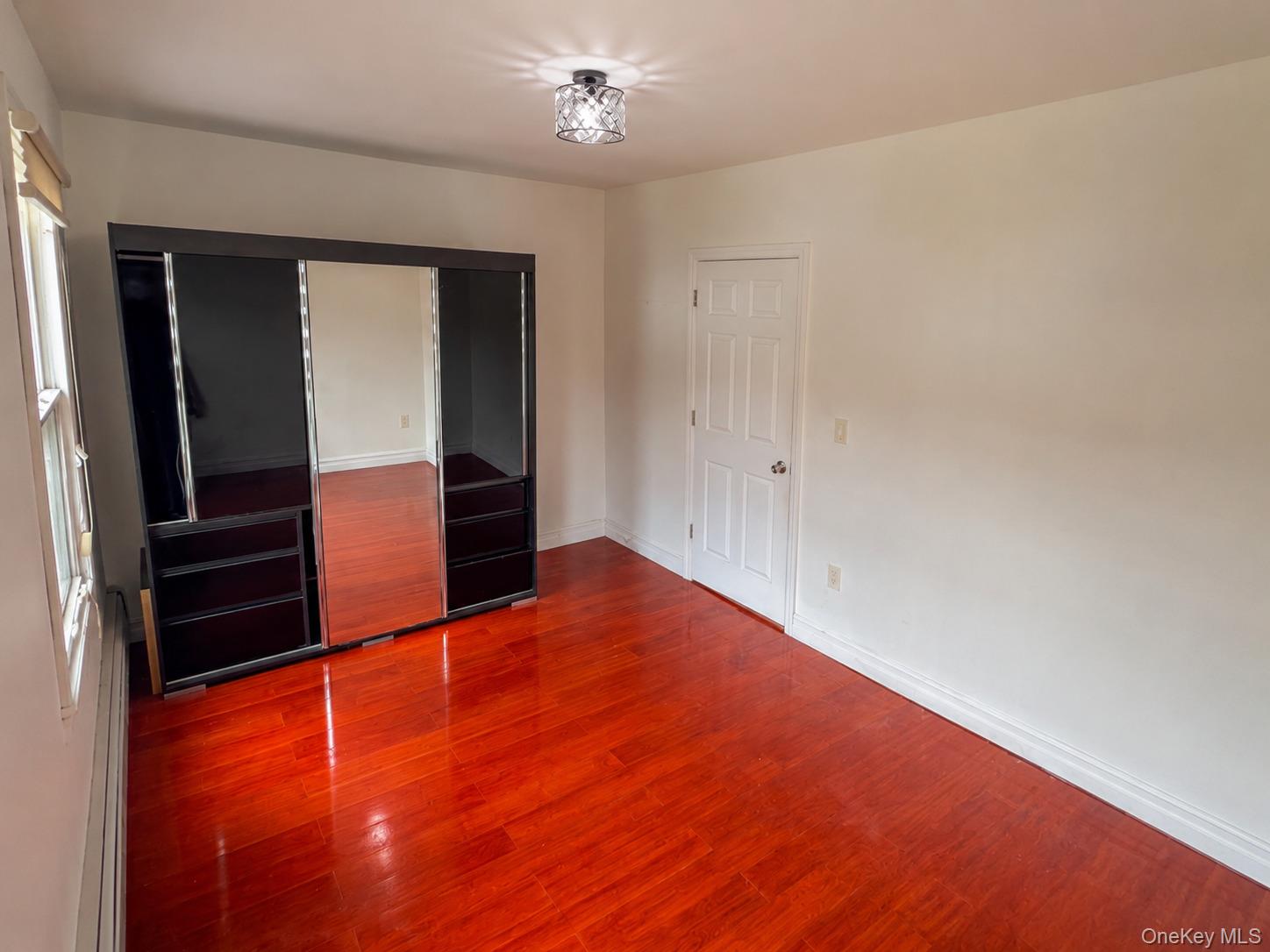 15038 Grand Central Parkway Property Photo 14
