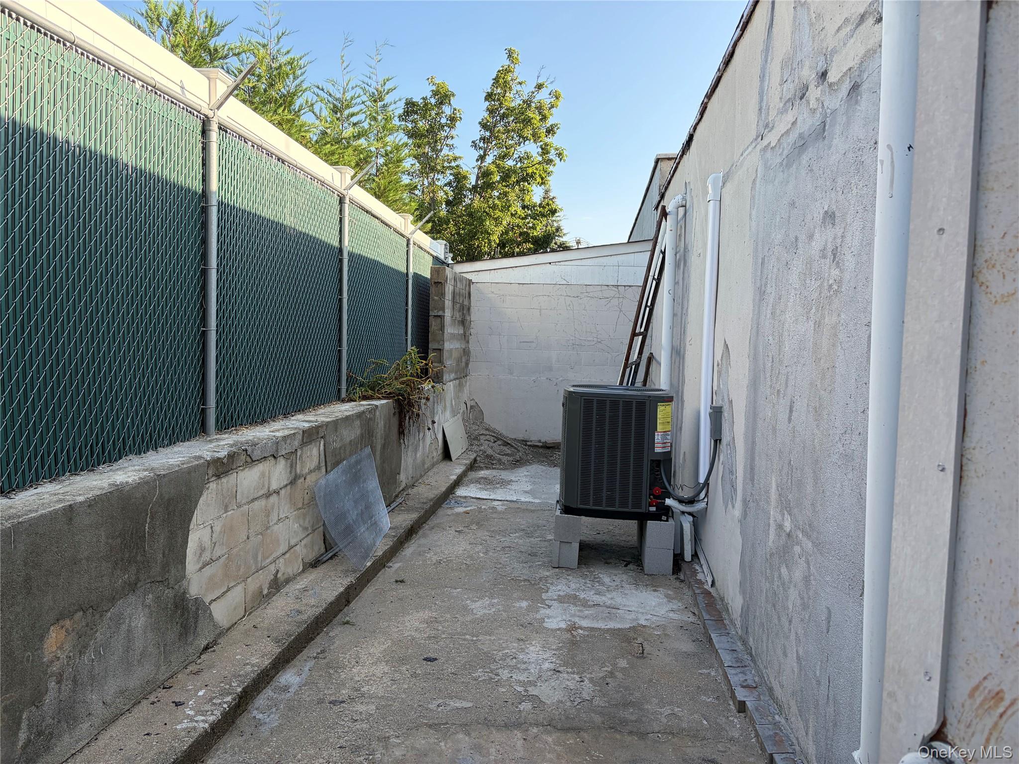 2425 Long Beach Road Property Photo 7