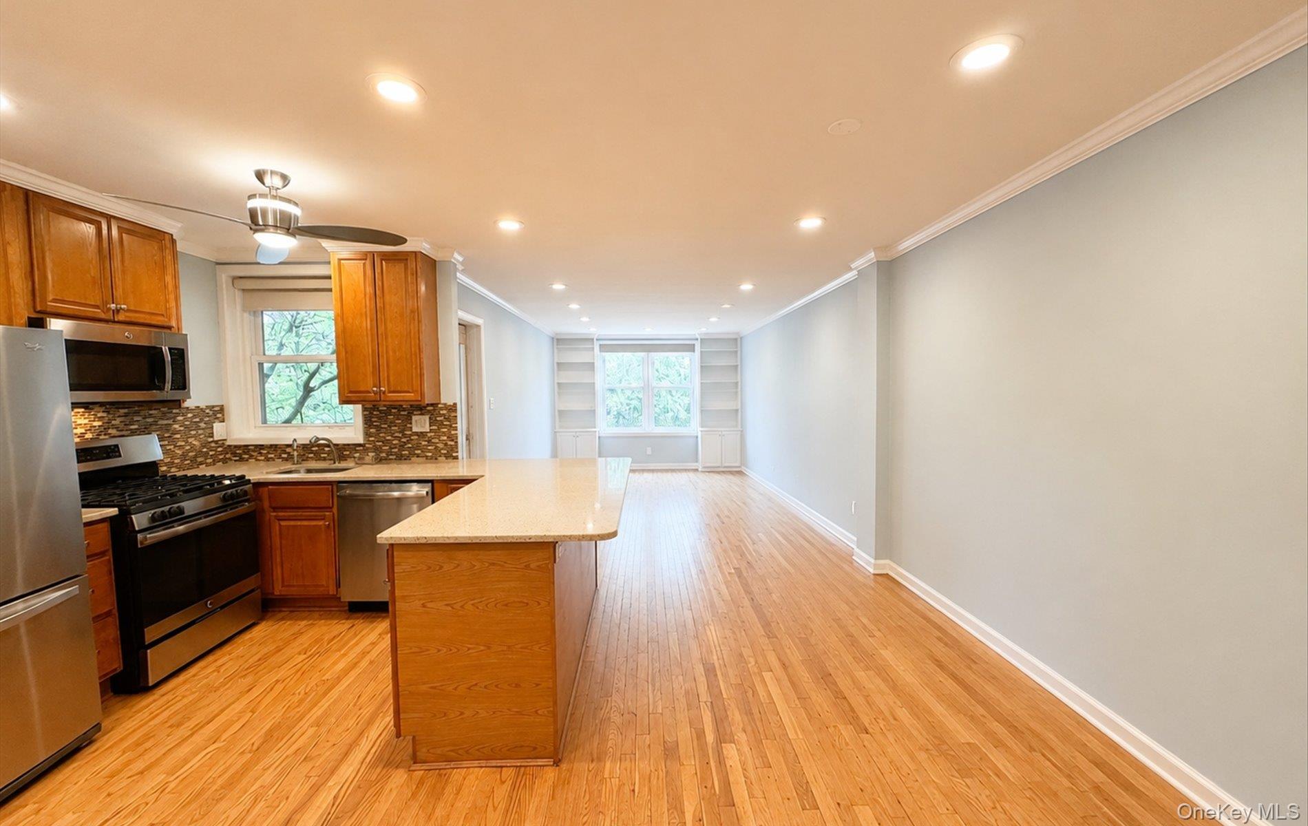 42-30 Douglaston Parkway 5l Property Photo 3