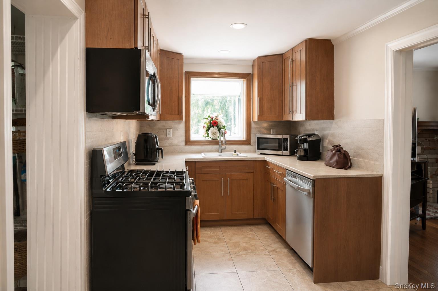 457 Sigmond Street Property Photo 8
