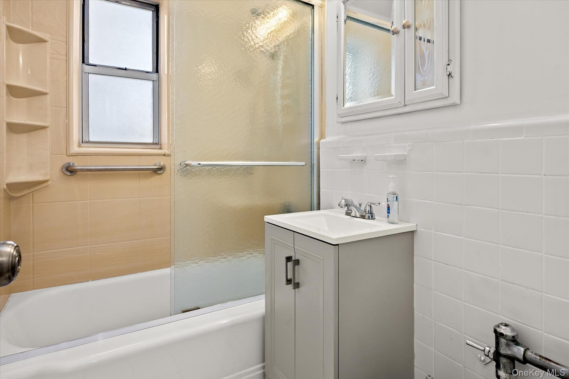 81-15 35th Avenue 6b Property Photo 13