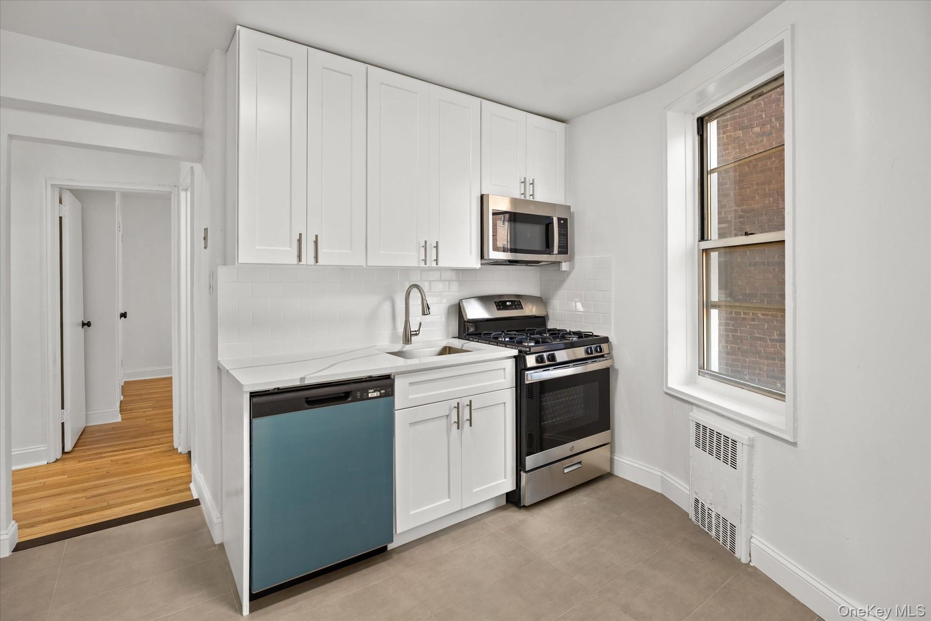 67-30 Clyde Street 3B Property Photo 1