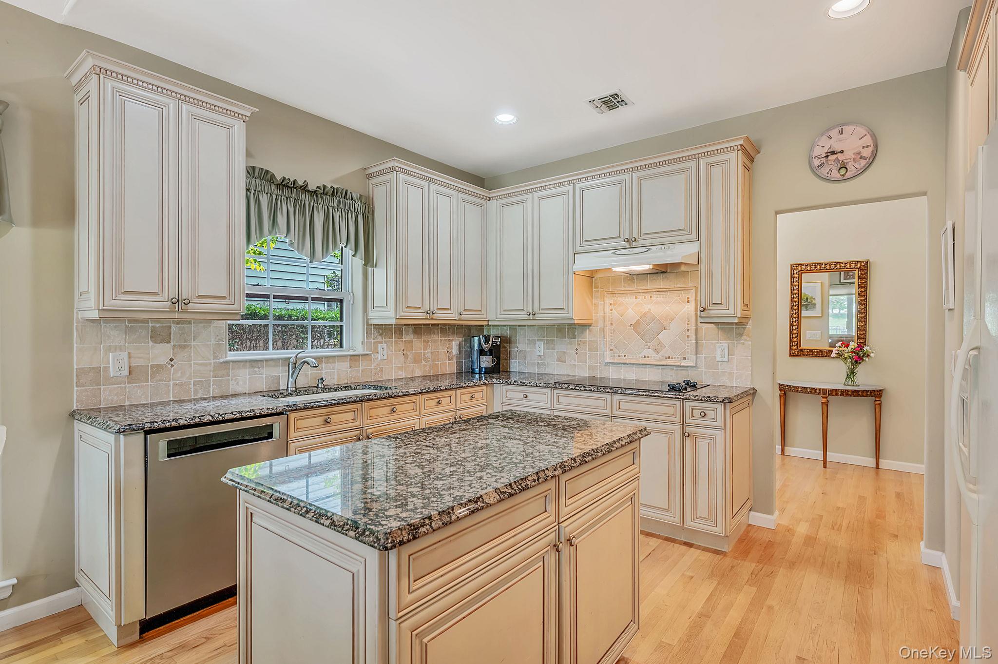 163 Hamlet Drive Property Photo 4