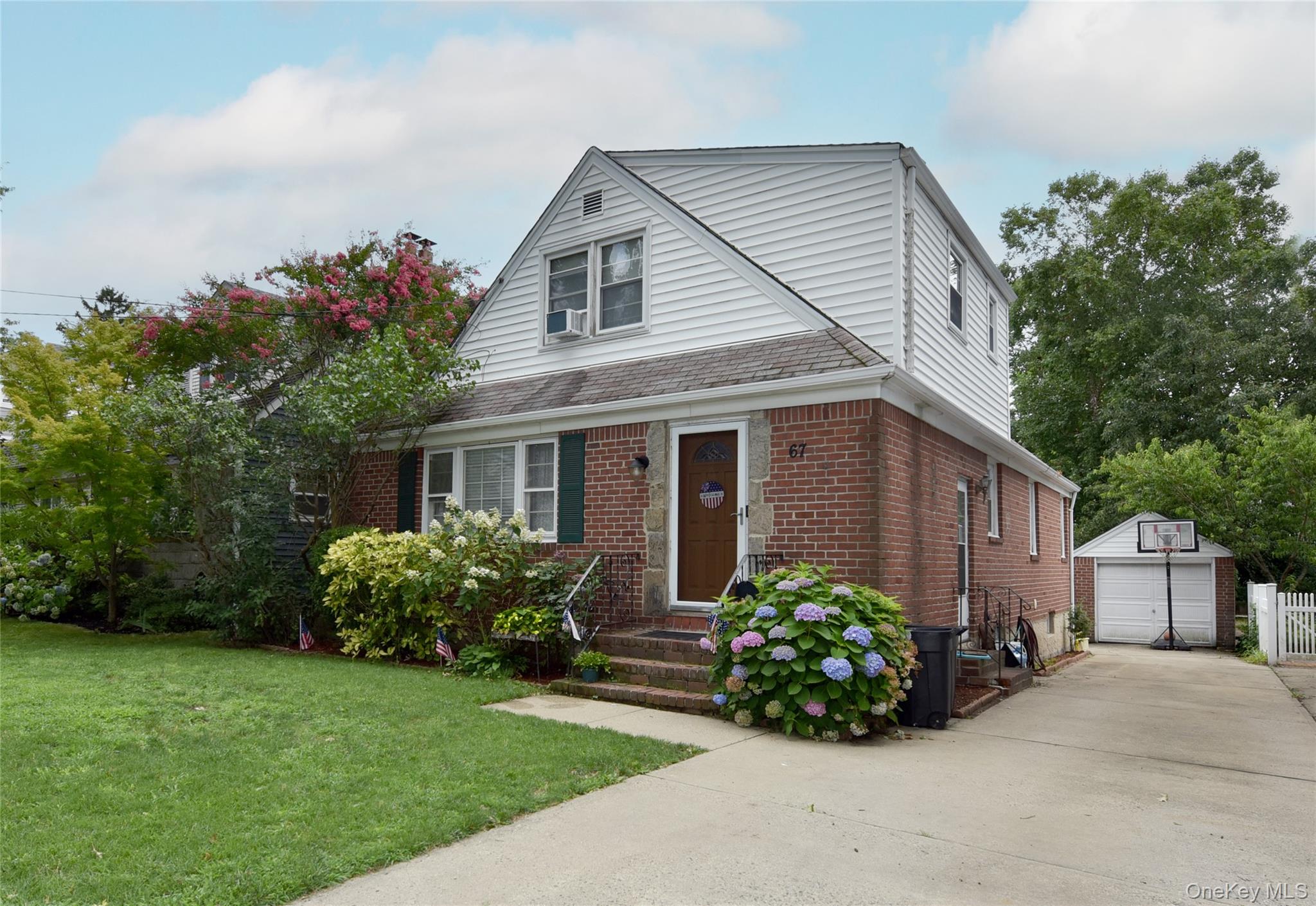 67 Iris Avenue Property Photo 2