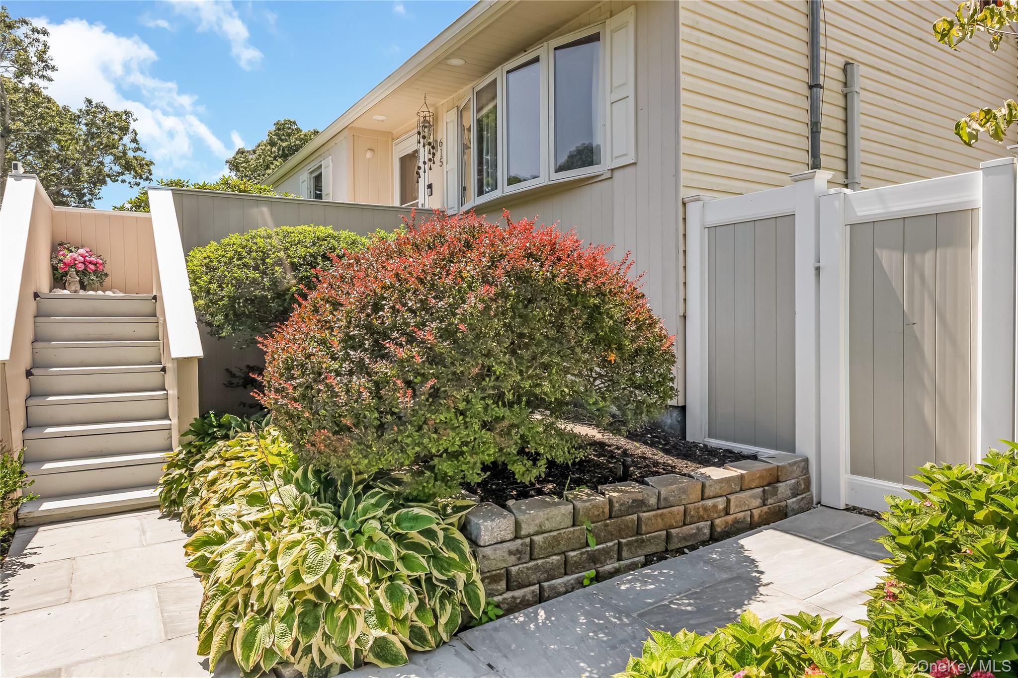 615 Sleepy Hollow Drive Property Photo 4