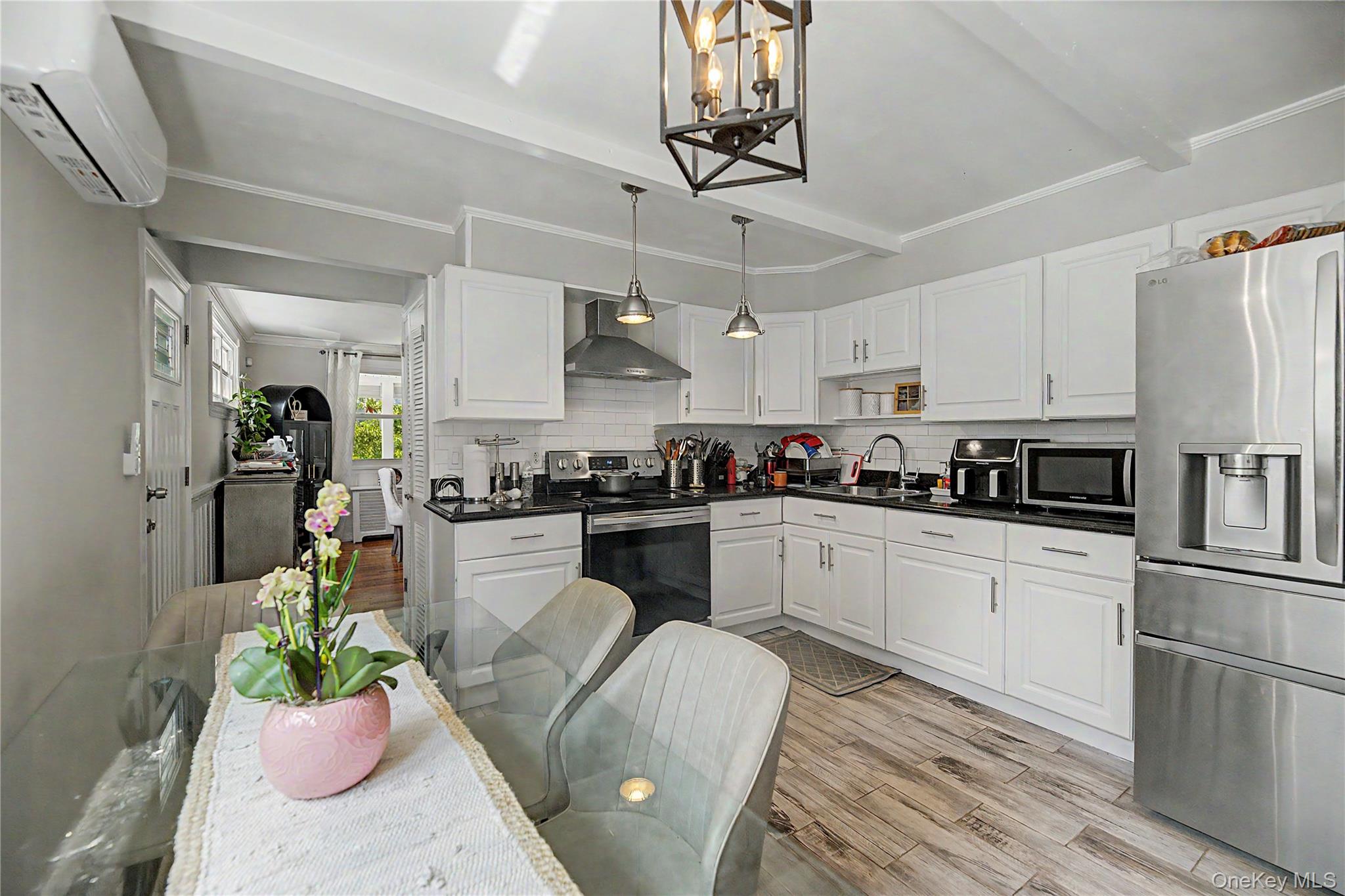 12 Saratoga Road Property Photo 11