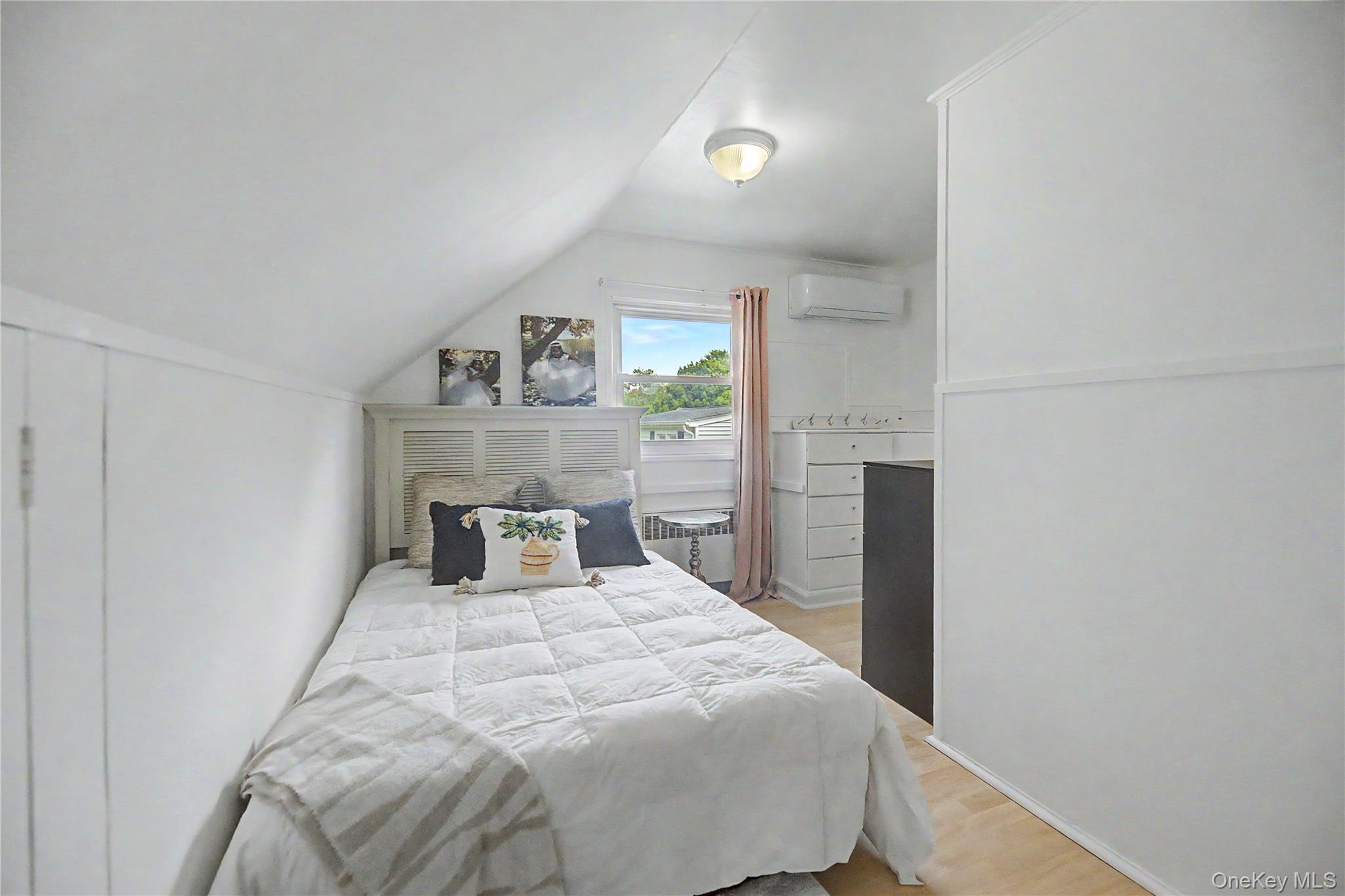 12 Saratoga Road Property Photo 17
