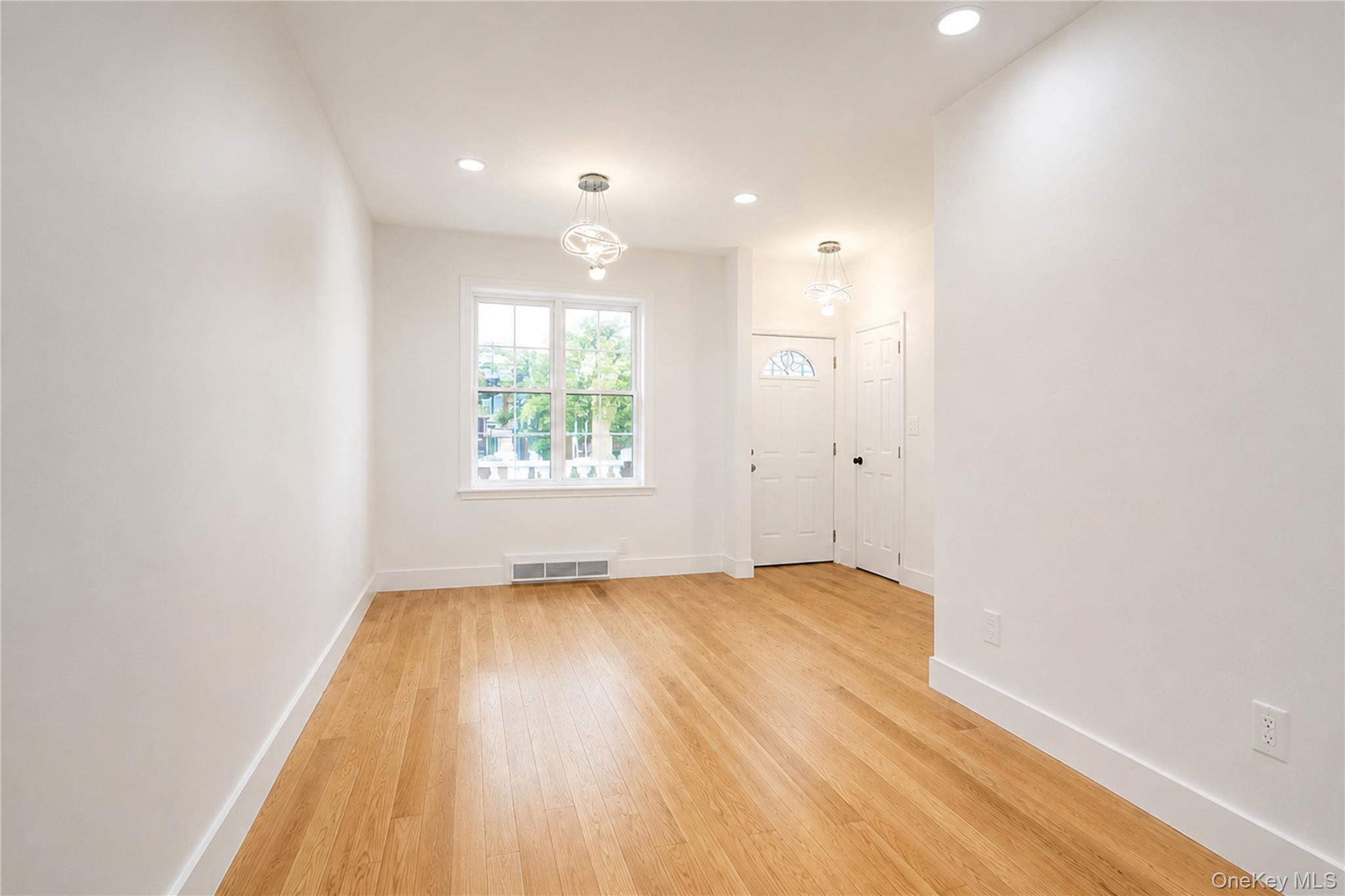 1410 E 52nd Street Property Photo 3