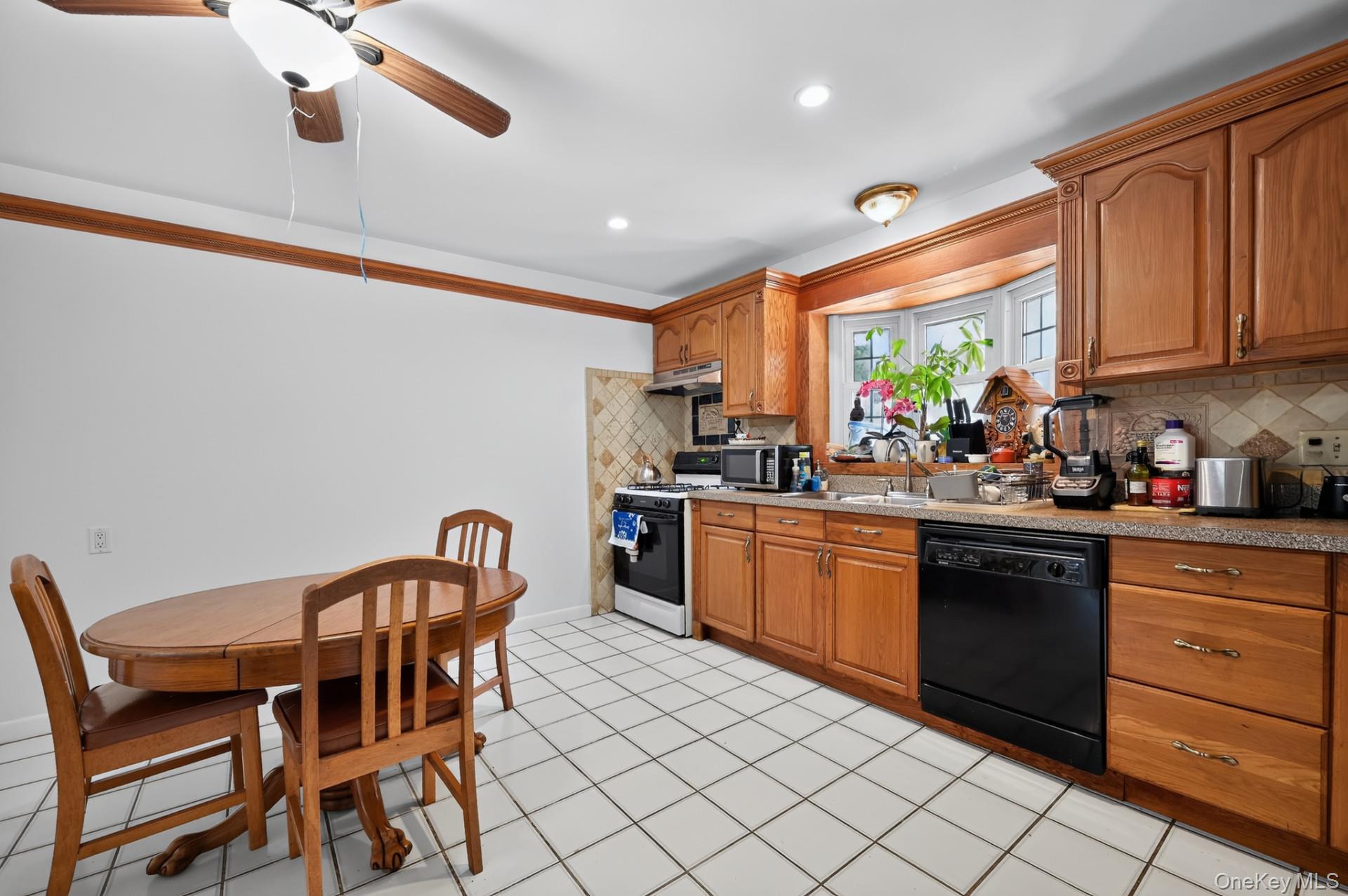 857 Western Highway Property Photo 13