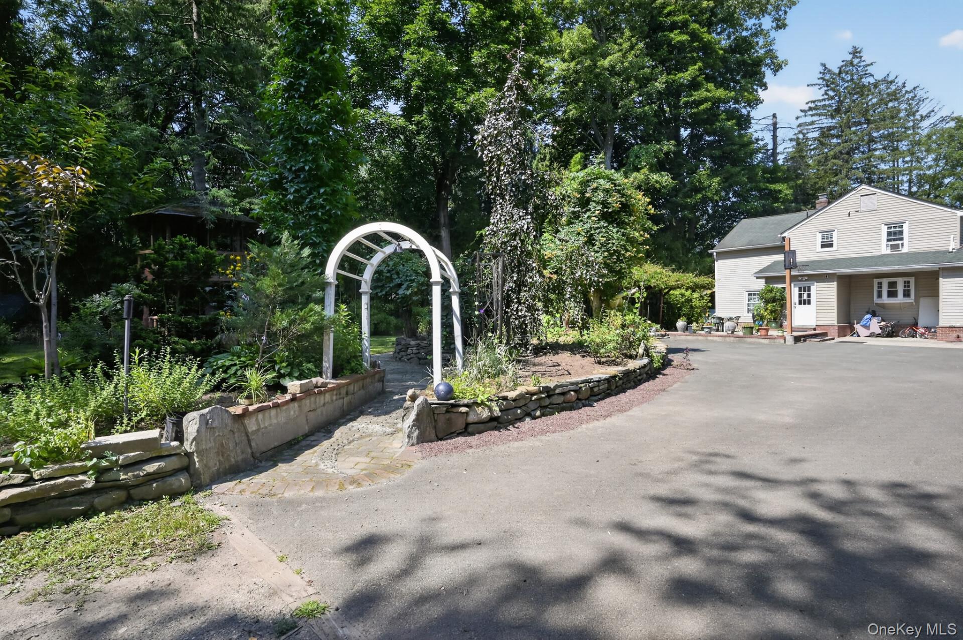 857 Western Highway Property Photo 16