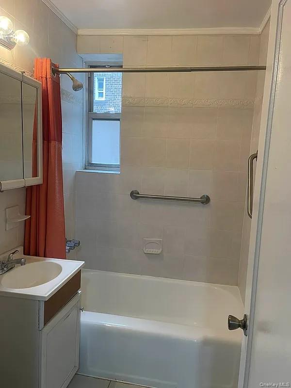 64-35 Yellowstone Boulevard Property Photo 5