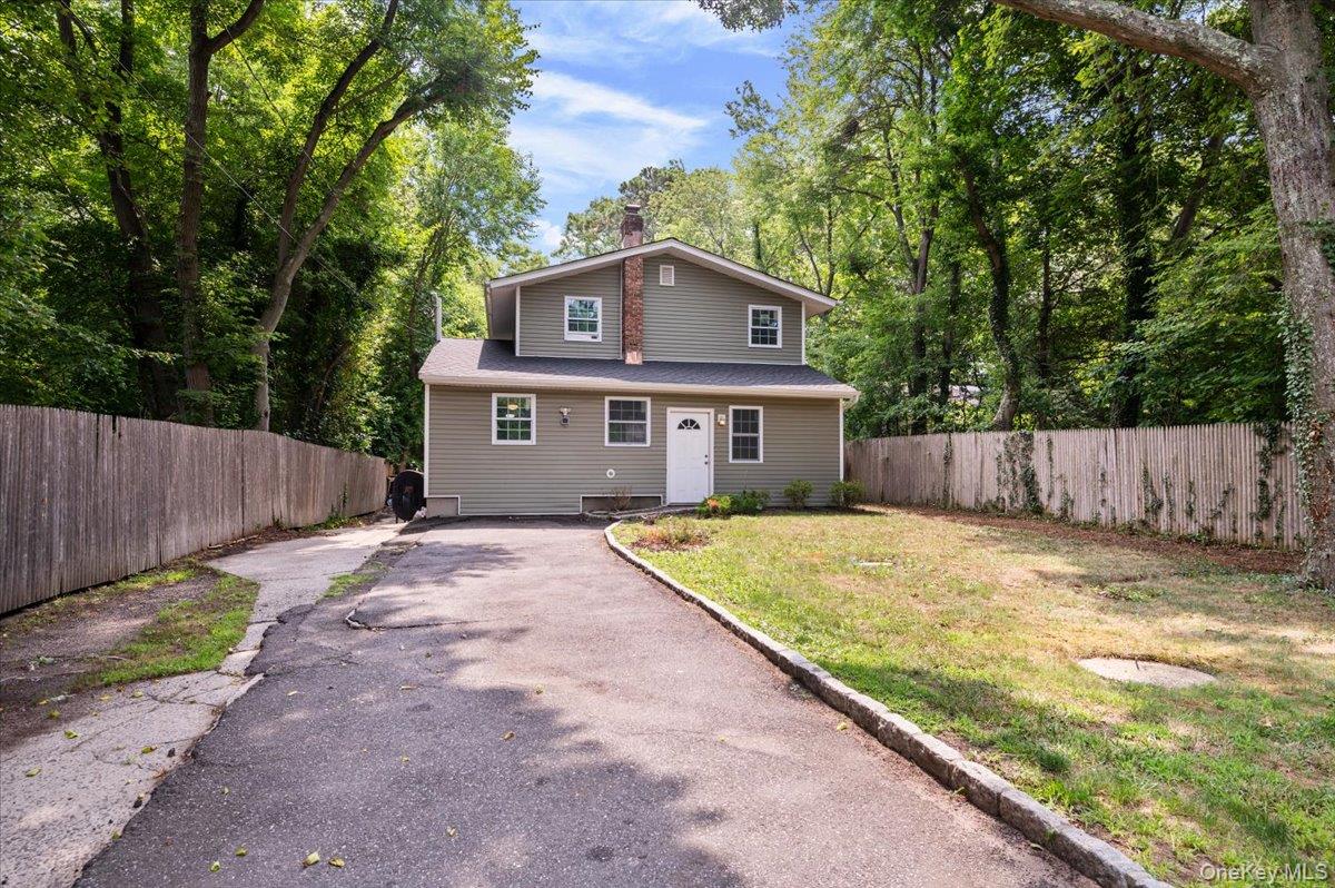 1241 Connetquot Avenue Property Photo 1