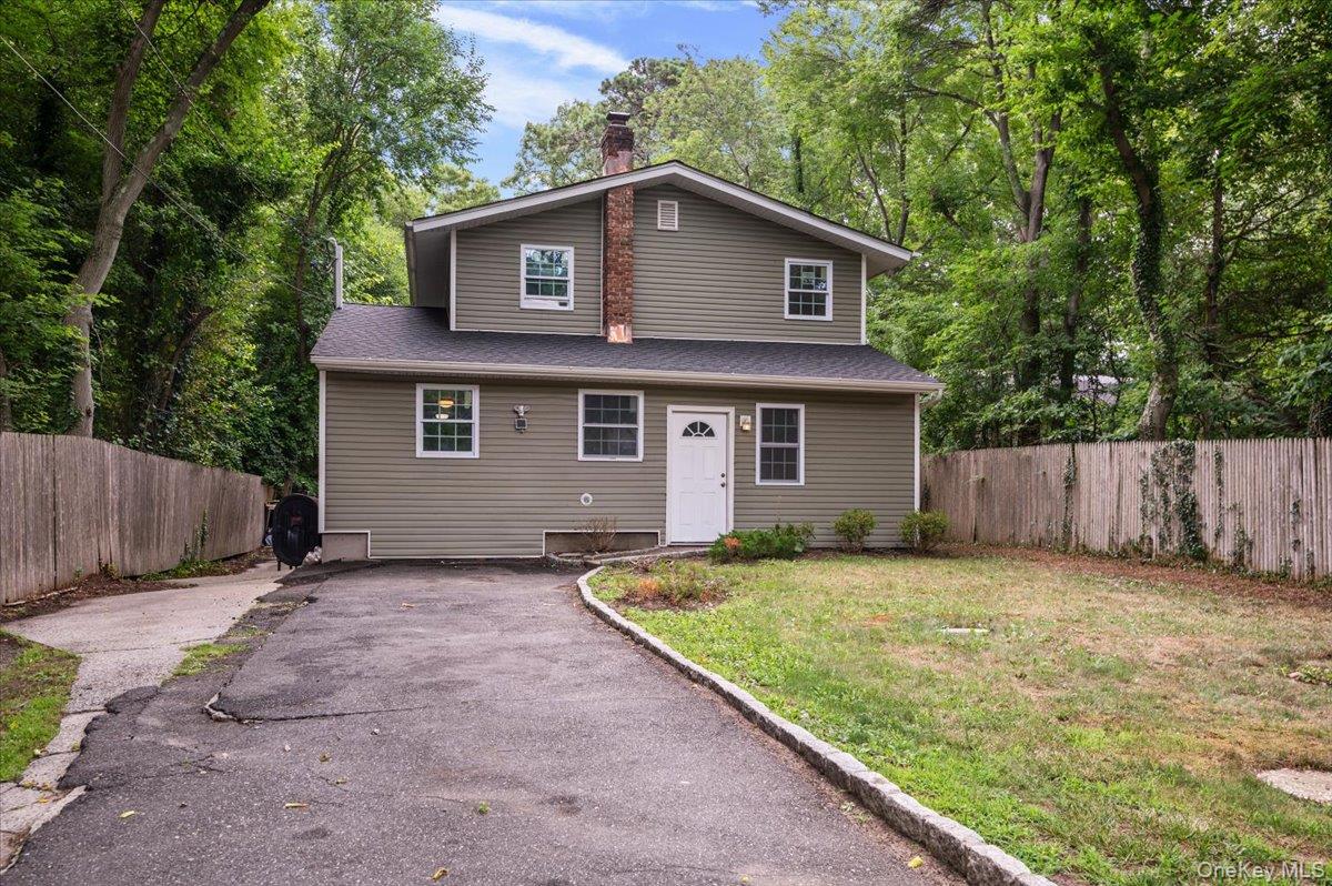 1241 Connetquot Avenue Property Photo 2