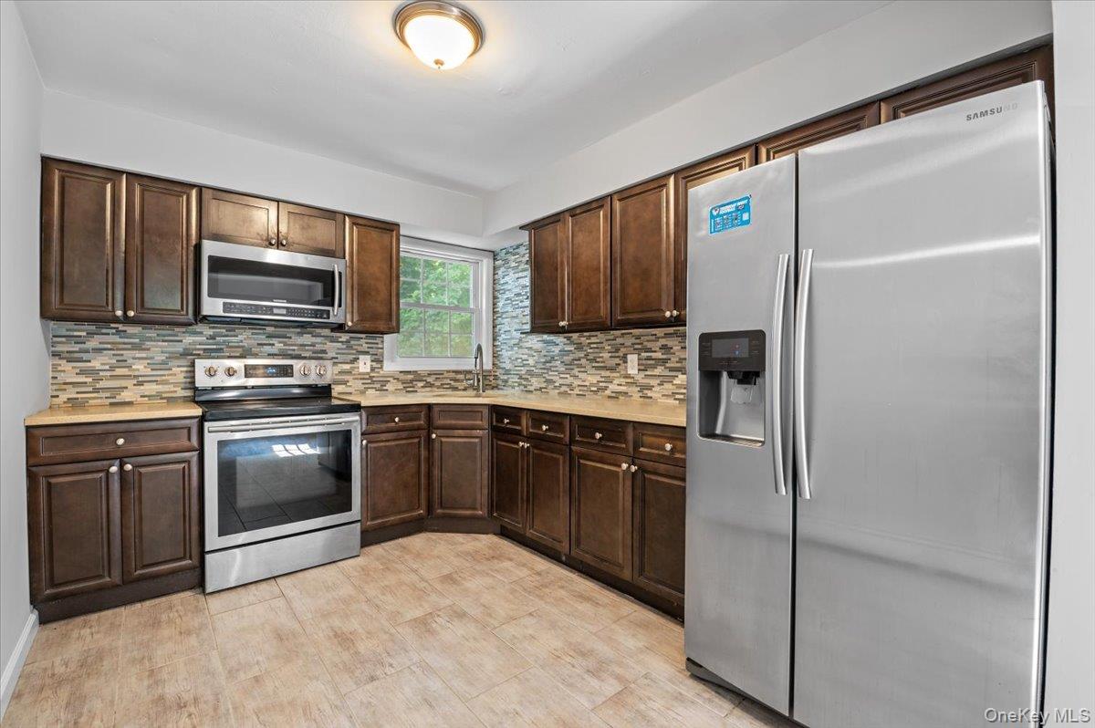 1241 Connetquot Avenue Property Photo 16