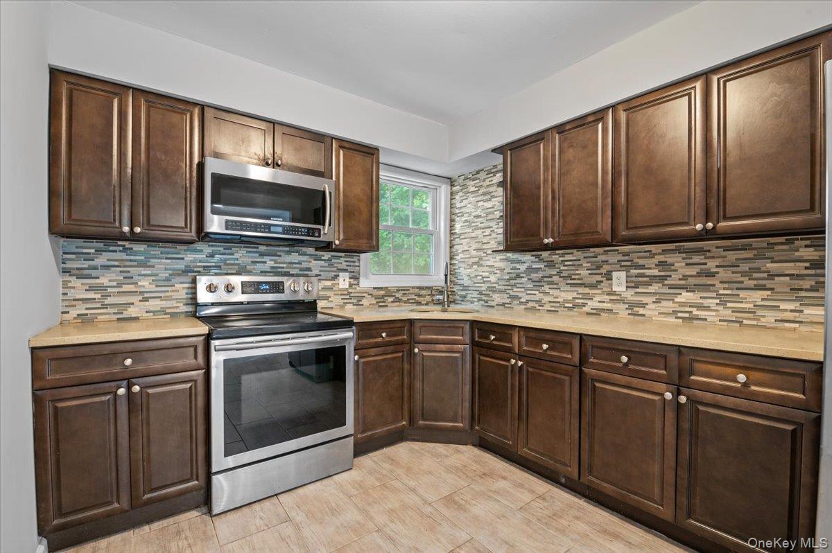 1241 Connetquot Avenue Property Photo 17