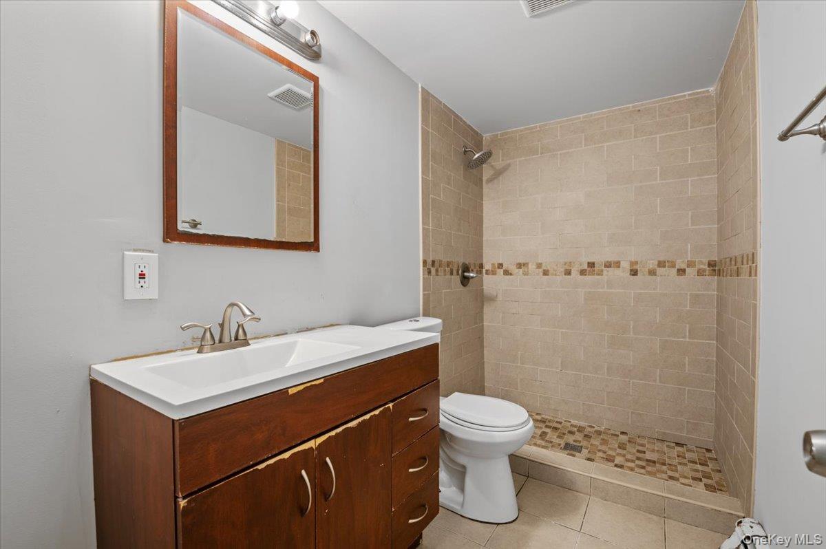 1241 Connetquot Avenue Property Photo 19