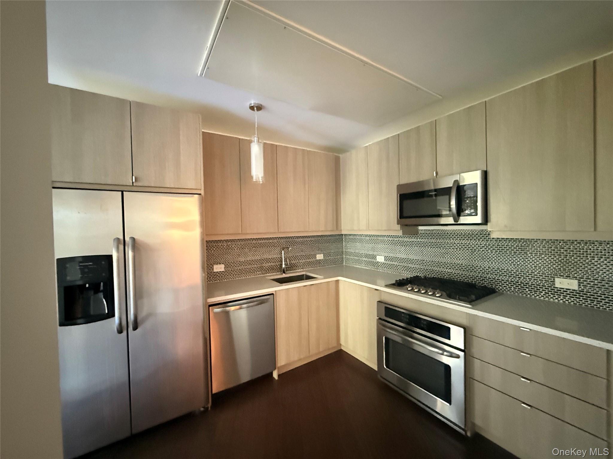 250 S Central Park Avenue 3L Property Photo 1
