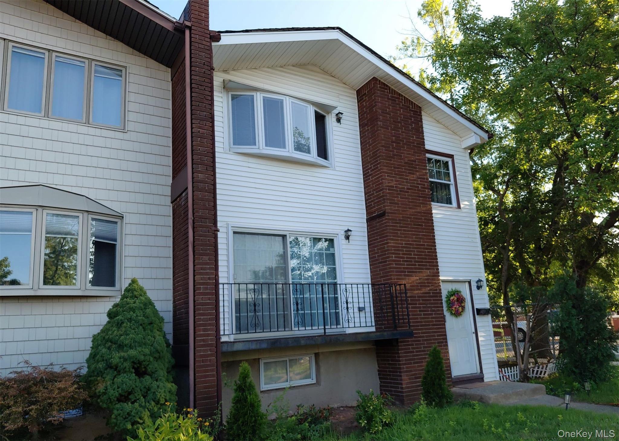 271 Leverett Avenue Property Photo 1