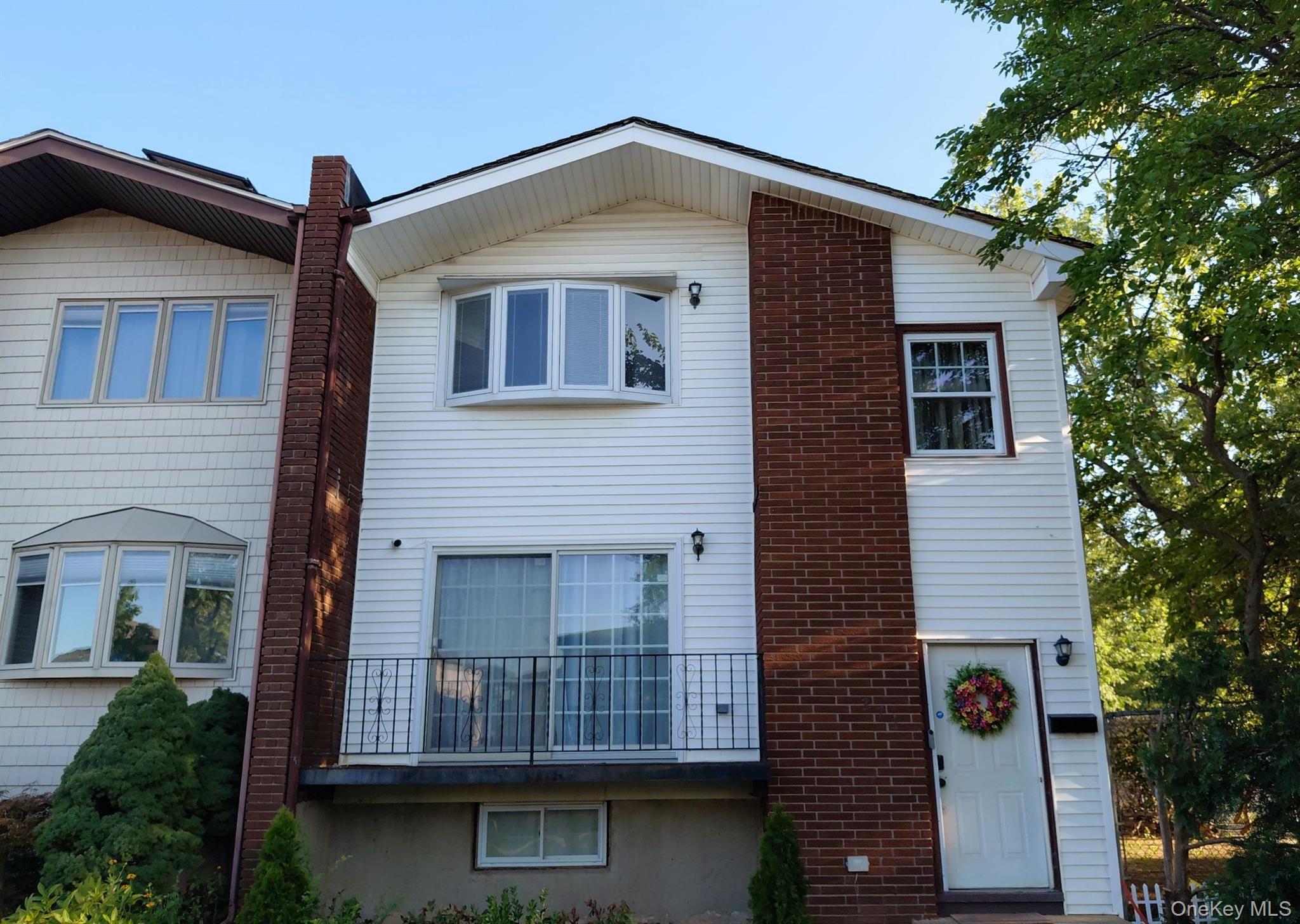 271 Leverett Avenue Property Photo 2