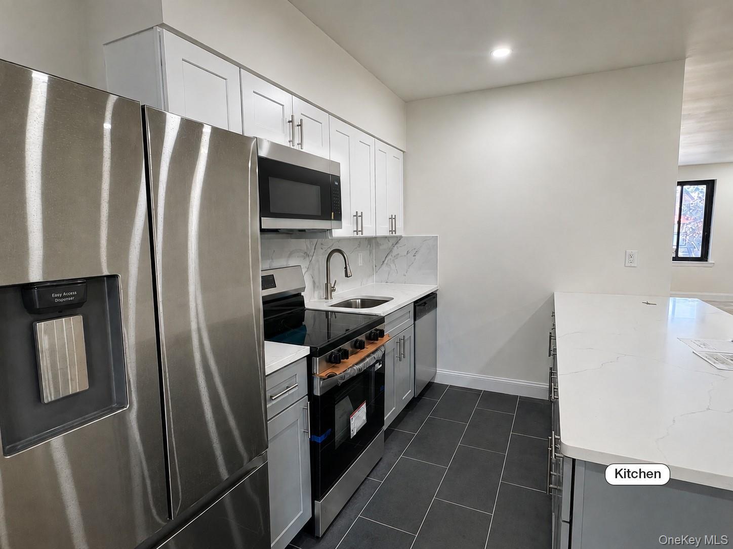 2942 Lurting Avenue Property Photo 3