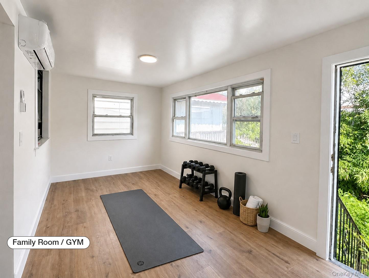 2942 Lurting Avenue Property Photo 4