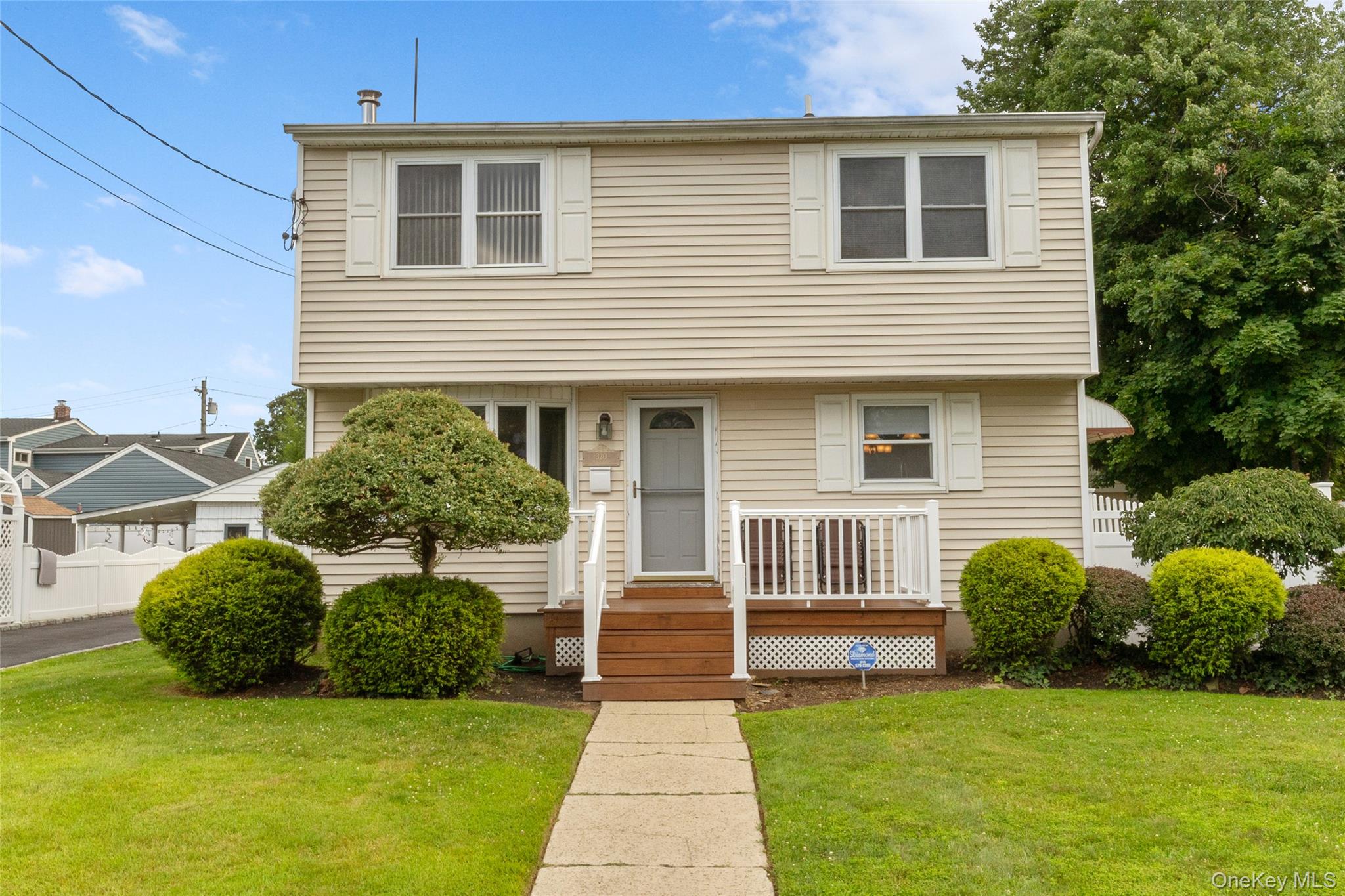 320 Aster Road Property Photo 1