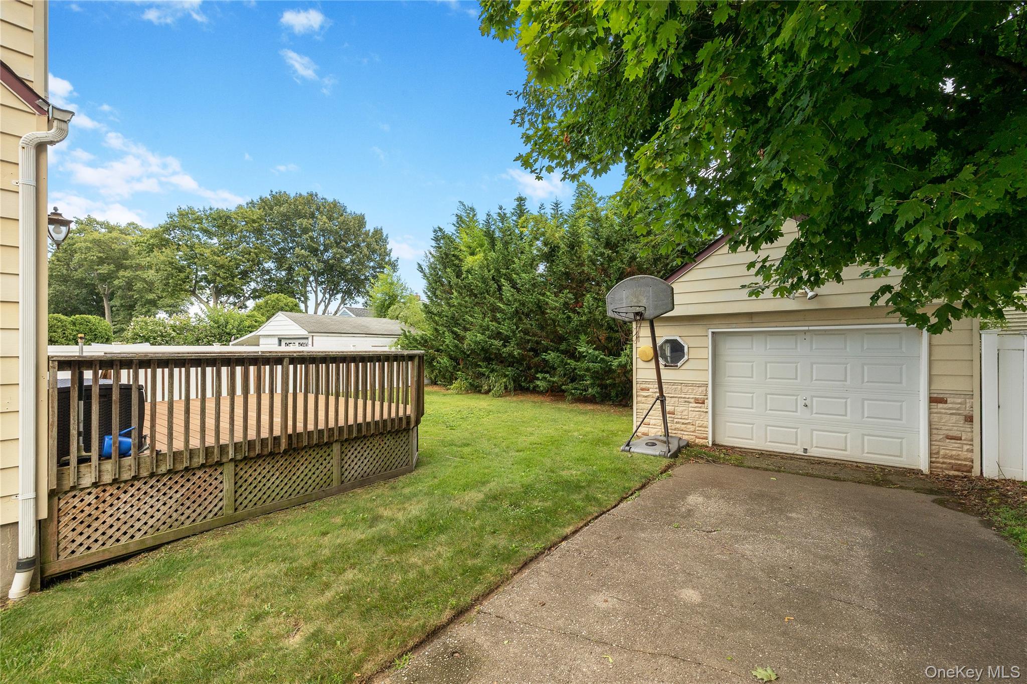 320 Aster Road Property Photo 24