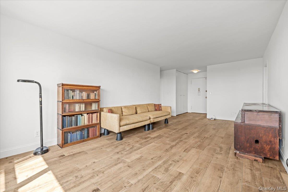 555 Kappock Street 24t Property Photo 6