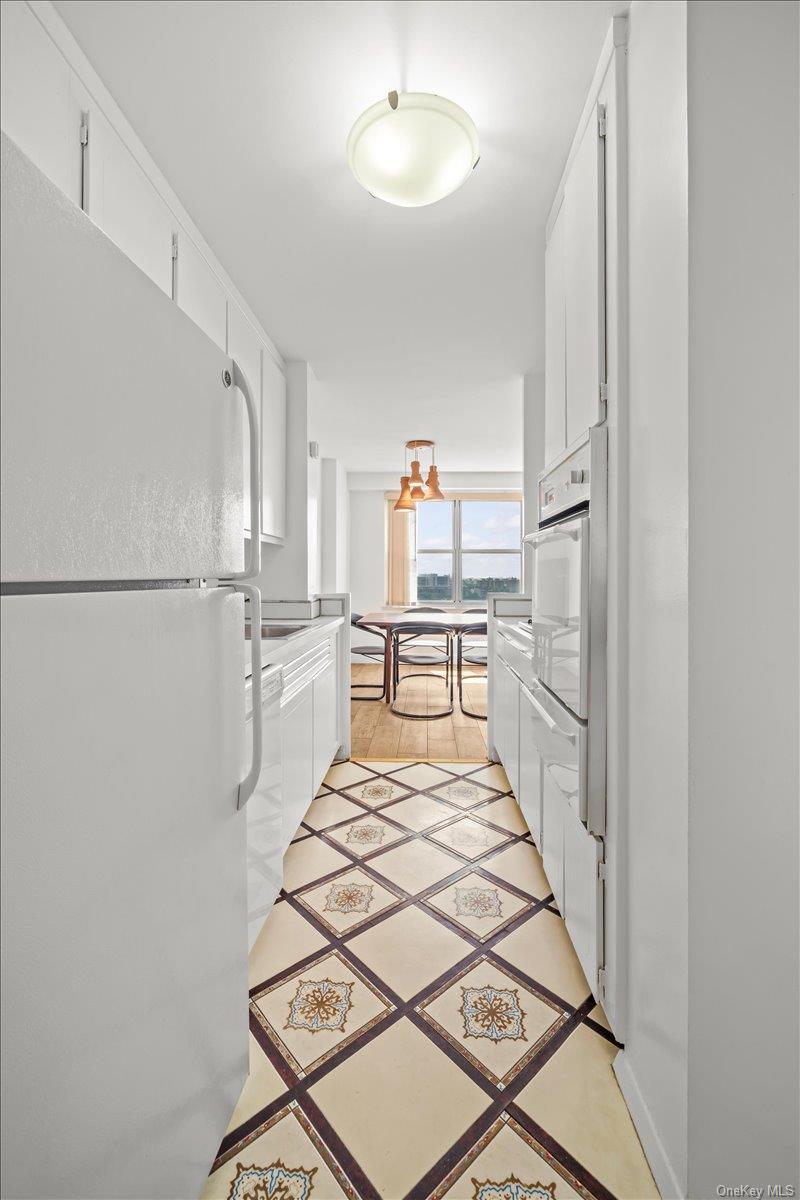 555 Kappock Street 24t Property Photo 9