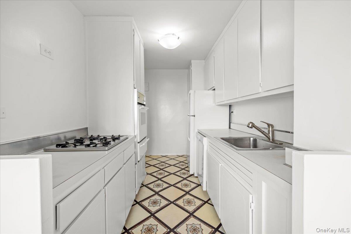 555 Kappock Street 24t Property Photo 10