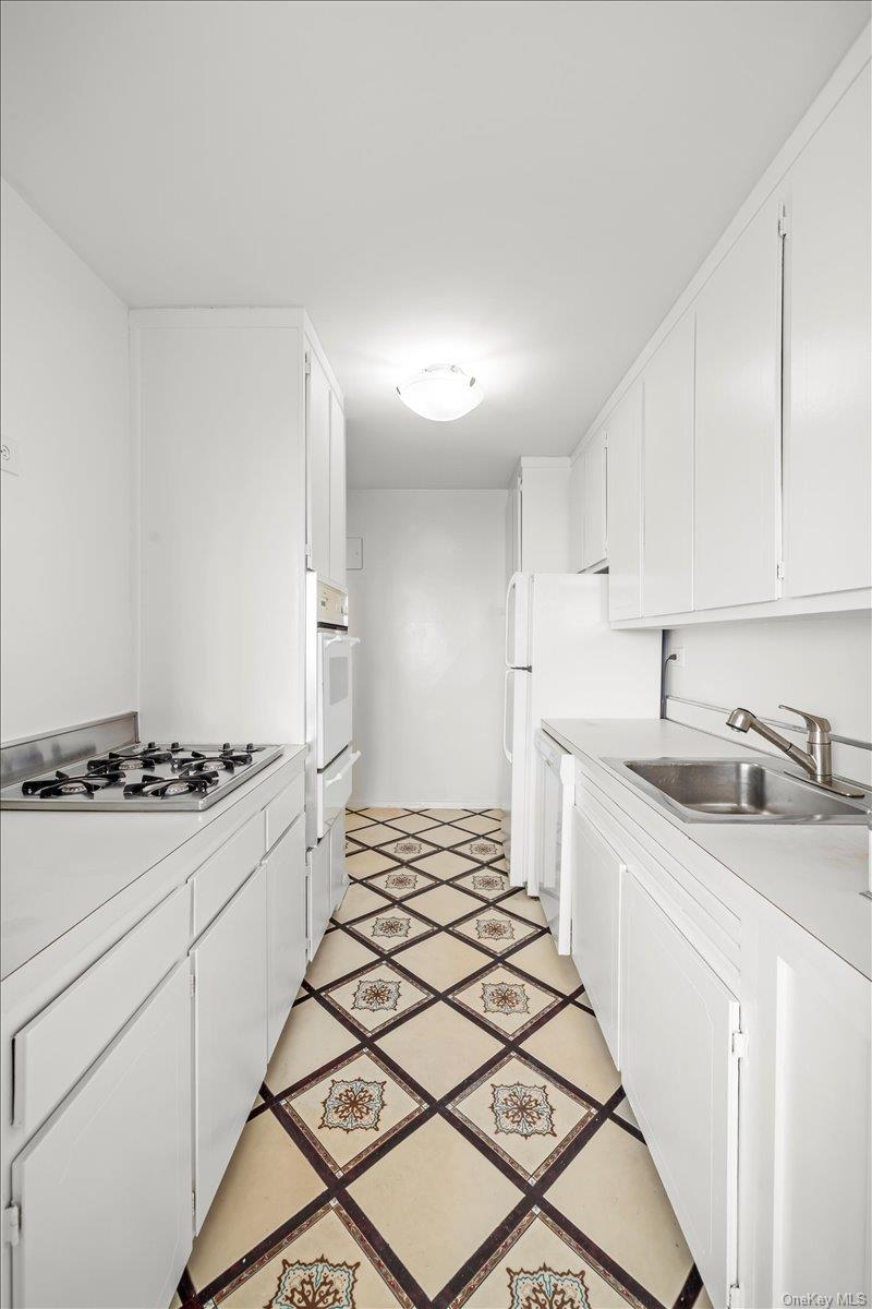 555 Kappock Street 24t Property Photo 11