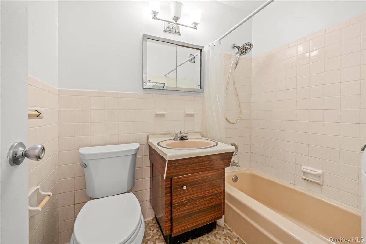 555 Kappock Street 24t Property Photo 17