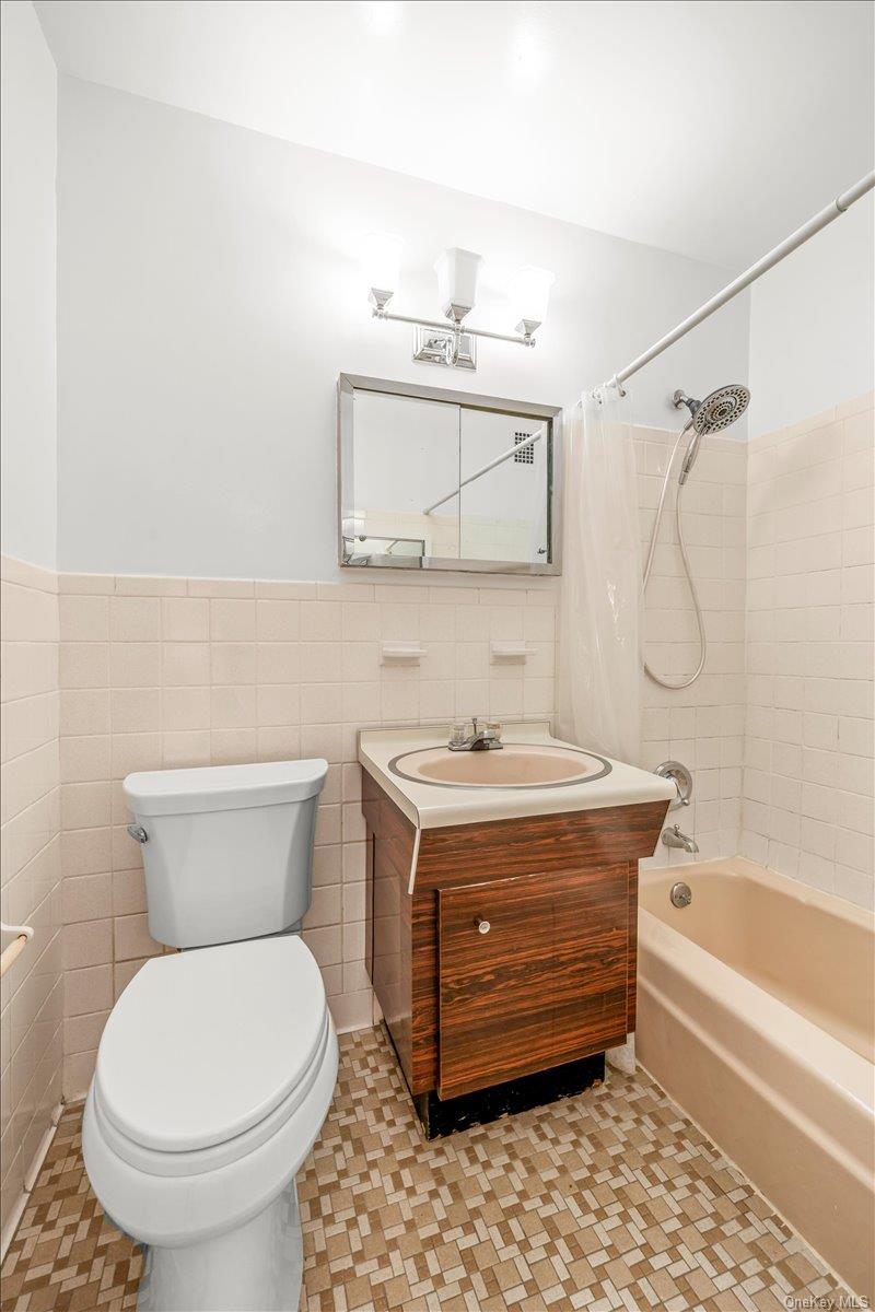 555 Kappock Street 24t Property Photo 18