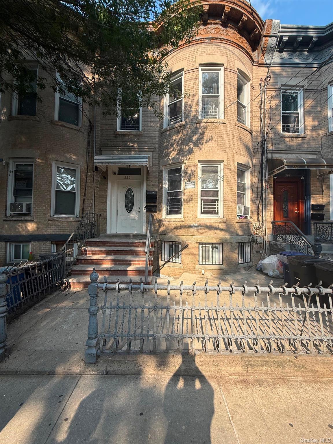 225 Grant Avenue Property Photo 2