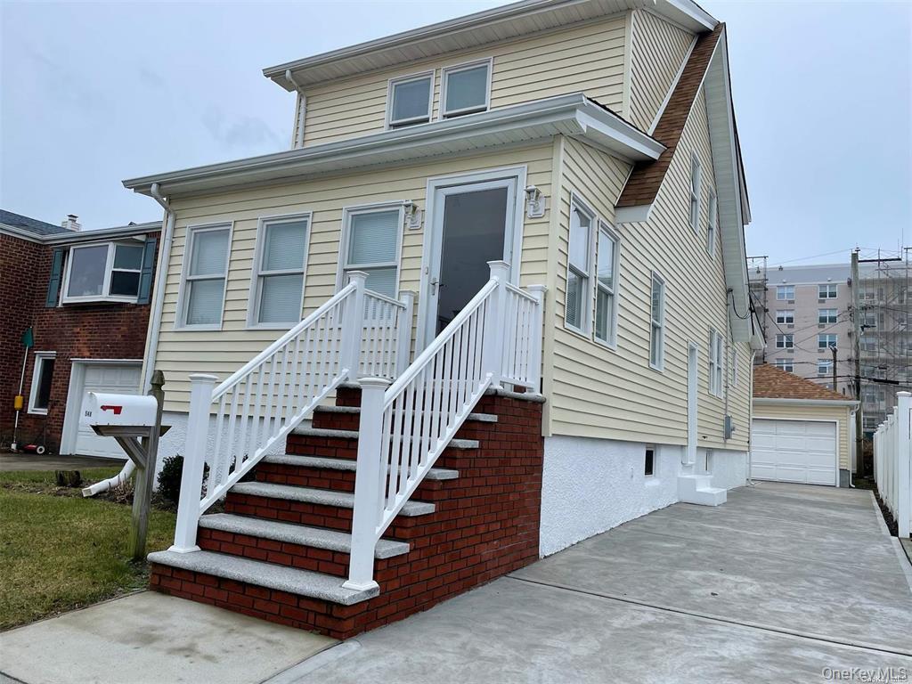 548 E Broadway Property Photo 1