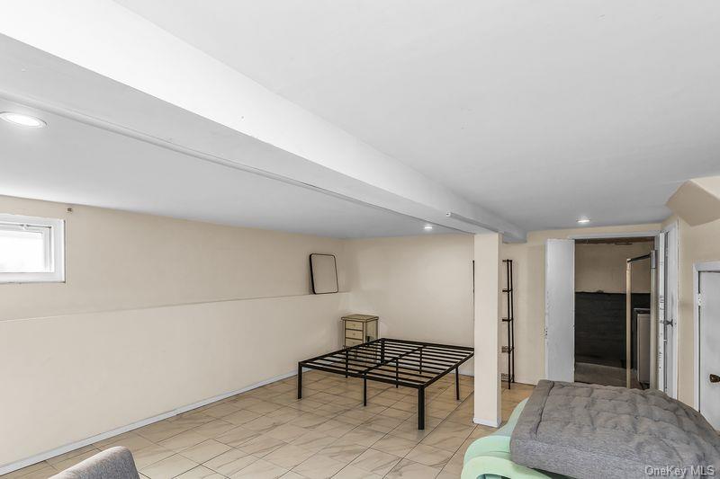 548 E Broadway Property Photo 8