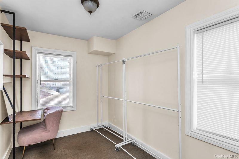 548 E Broadway Property Photo 9